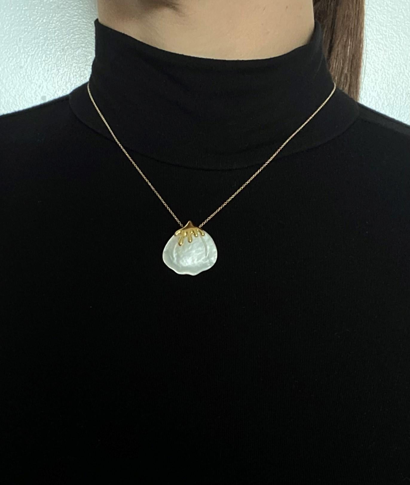 Tiffany & Co 1976 Angela Cummings White Nacre Petal Necklace in 18kt Yellow Gold For Sale 2