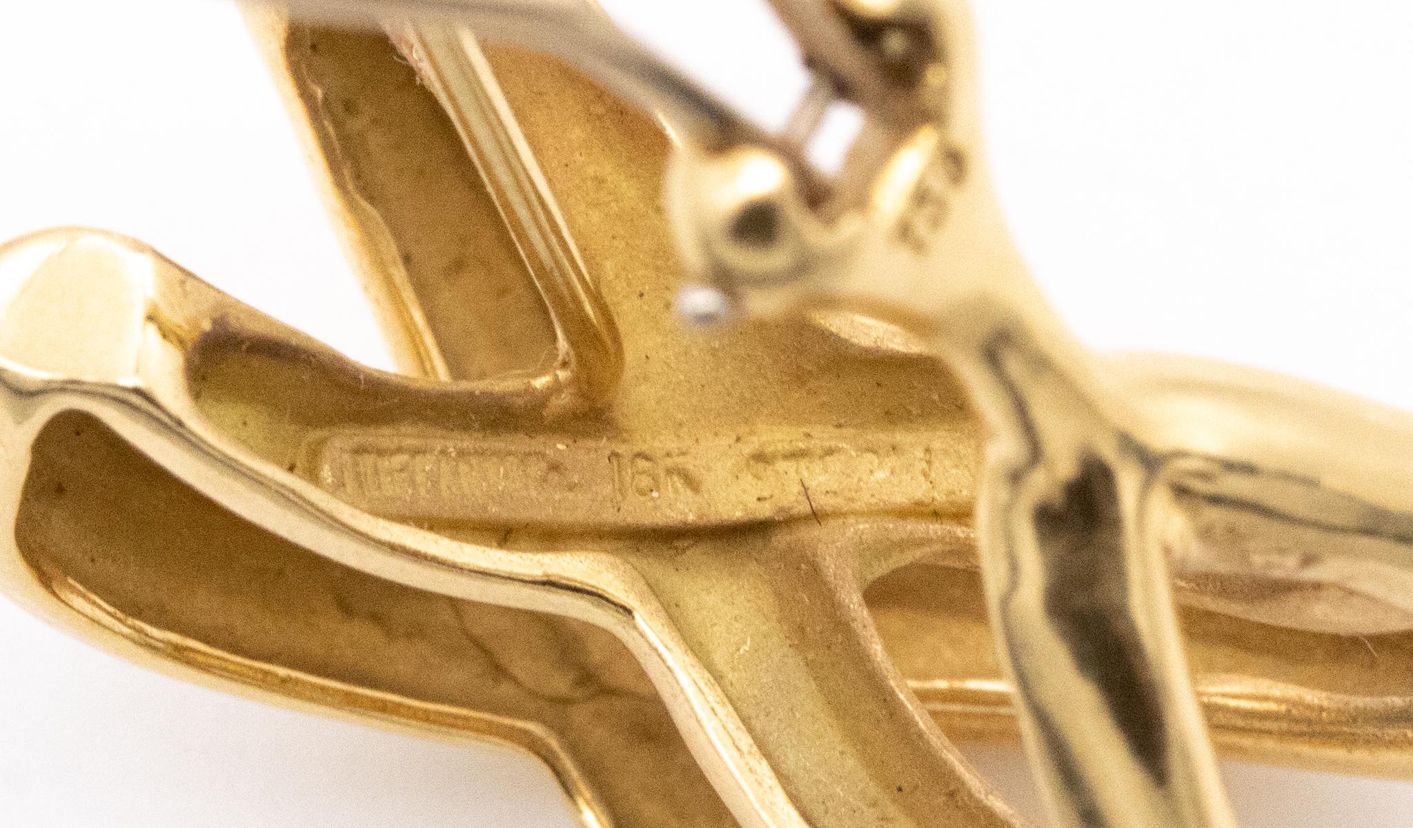 Boucles d'oreilles en or massif 18 carats croisées en forme de double X Tiffany Co. 1976 par Donald Claflin Pour femmes en vente