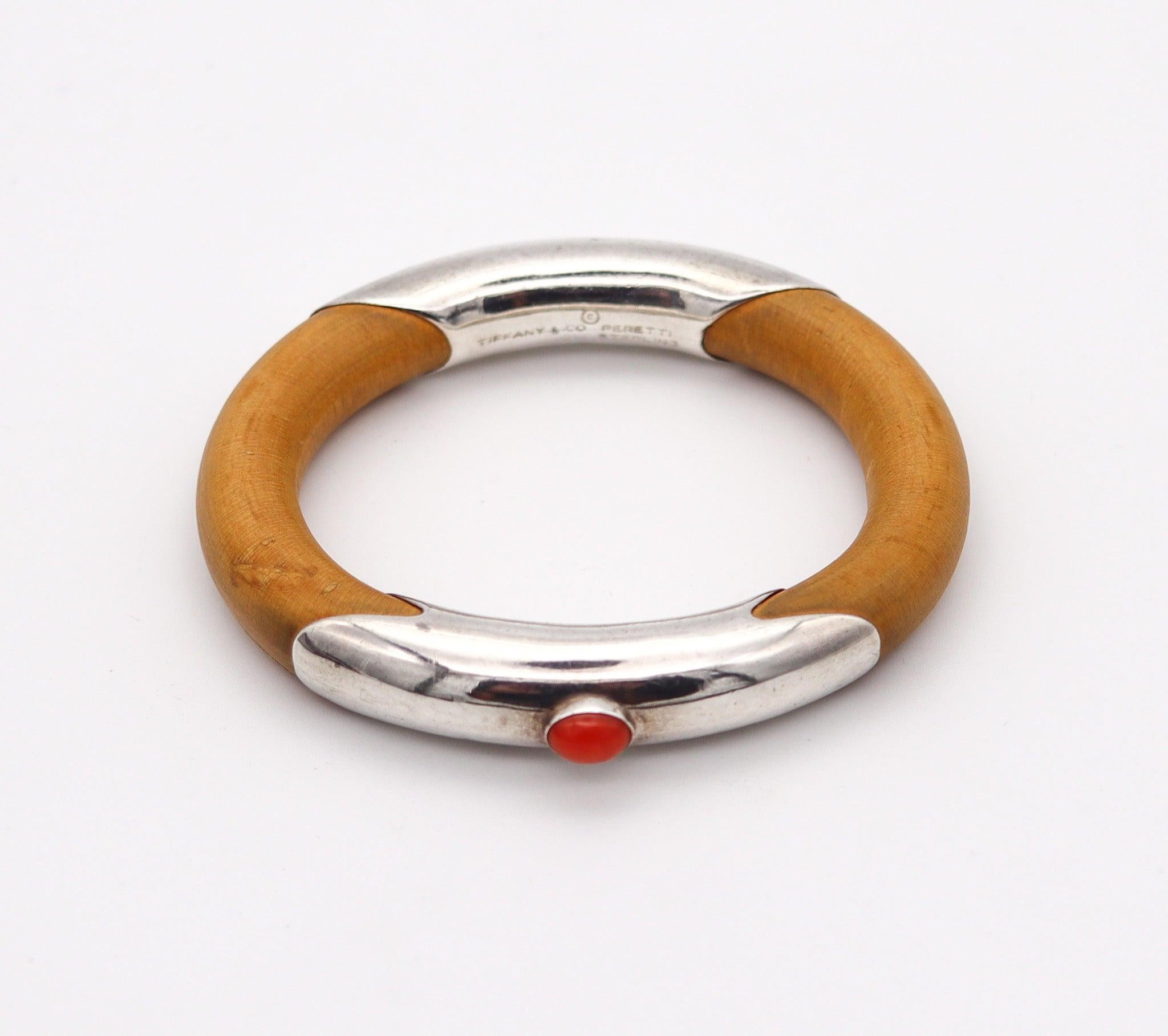 Rattan bangle bracelet designed by Elsa Peretti (1940-2021) for Tiffany & Co.

This is an extremely rare bangle bracelet, designed at the Tiffany & Co. Studios by the iconic Elsa Peretti, back in the 1976. The bracelet has been crafted with parts of