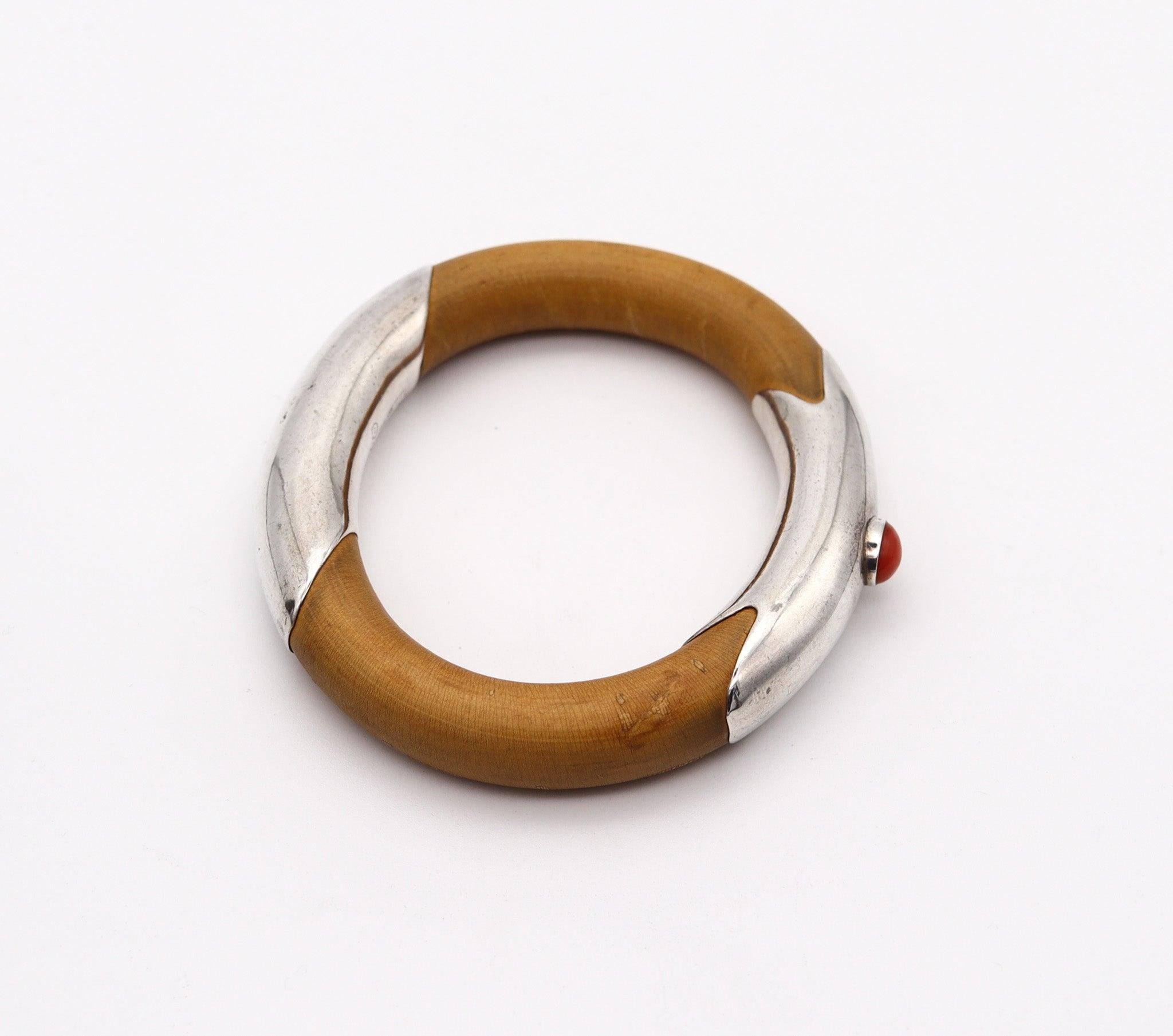 TIFFANY & CO. 1976 Elsa Peretti Rare Rattan Bangle Bracelet 925 Sterling & Coral In Excellent Condition For Sale In Miami, FL
