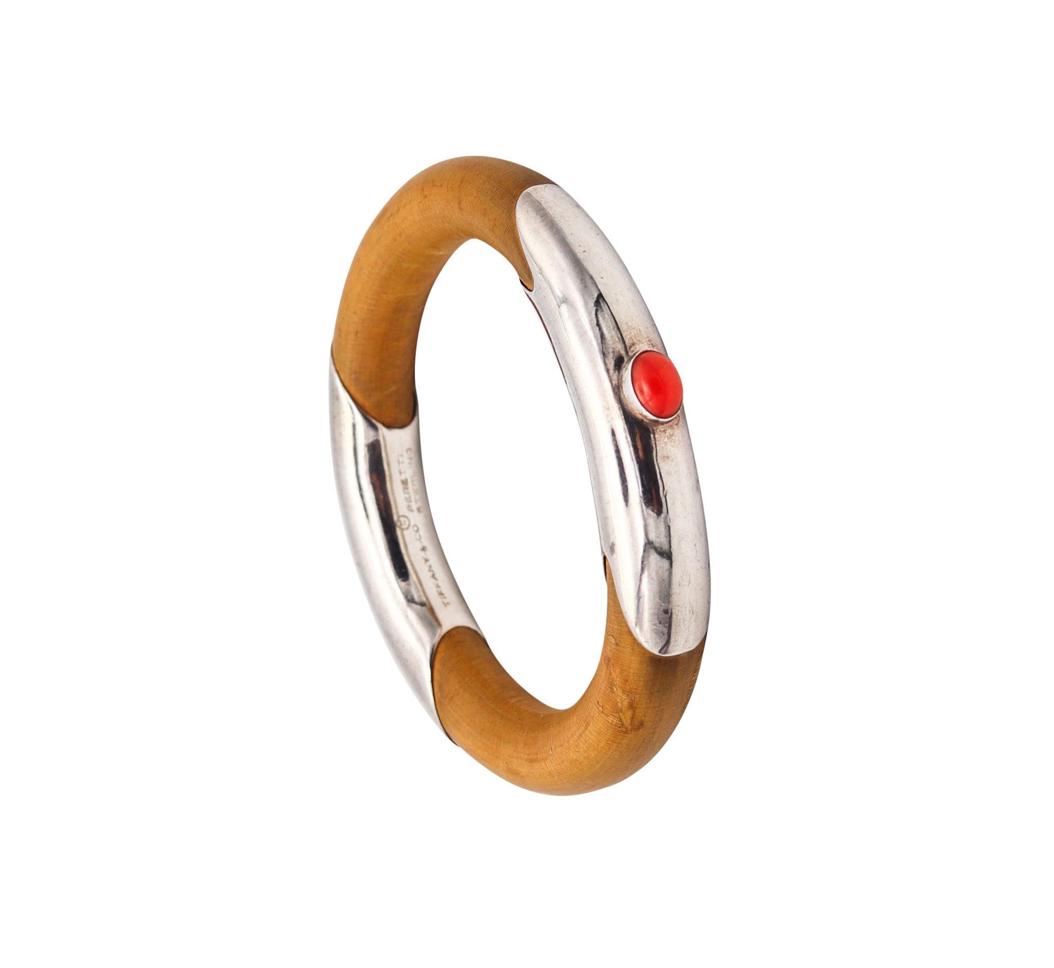 TIFFANY & CO. 1976 Elsa Peretti Rare Rattan Bangle Bracelet 925 Sterling & Coral For Sale 1