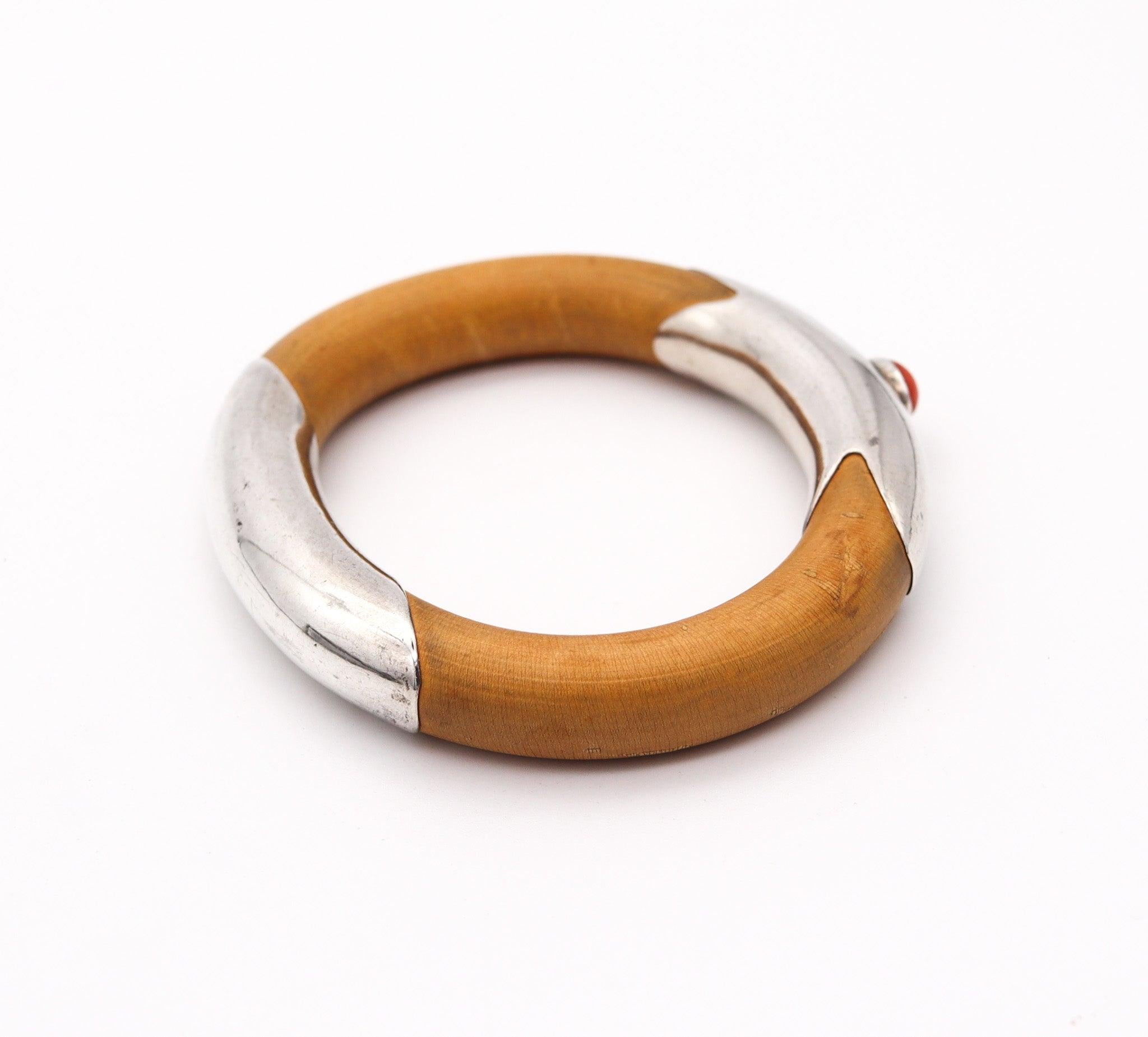 TIFFANY & CO. 1976 Elsa Peretti Rare Rattan Bangle Bracelet 925 Sterling & Coral For Sale 2