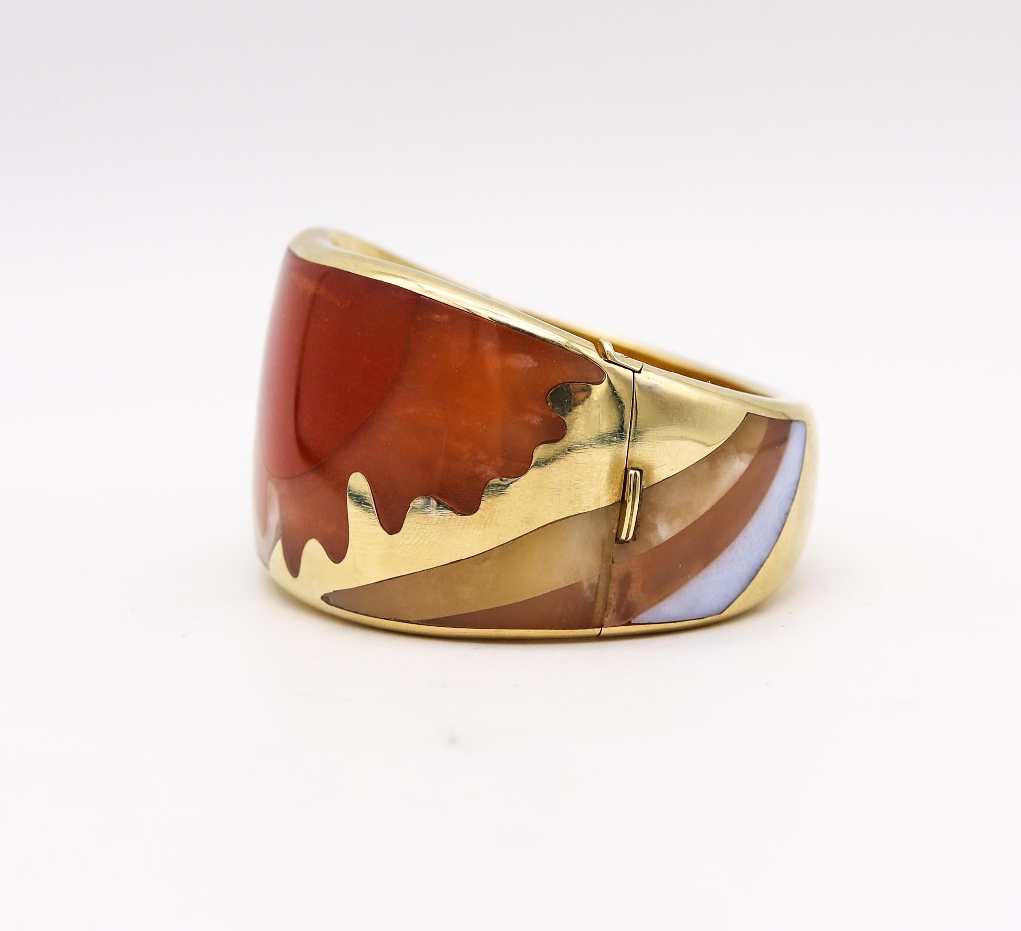 Modernist Tiffany & Co 1977 Angela Cummings Abstracts Bangle 18kt Gold with Inlaid Agates For Sale