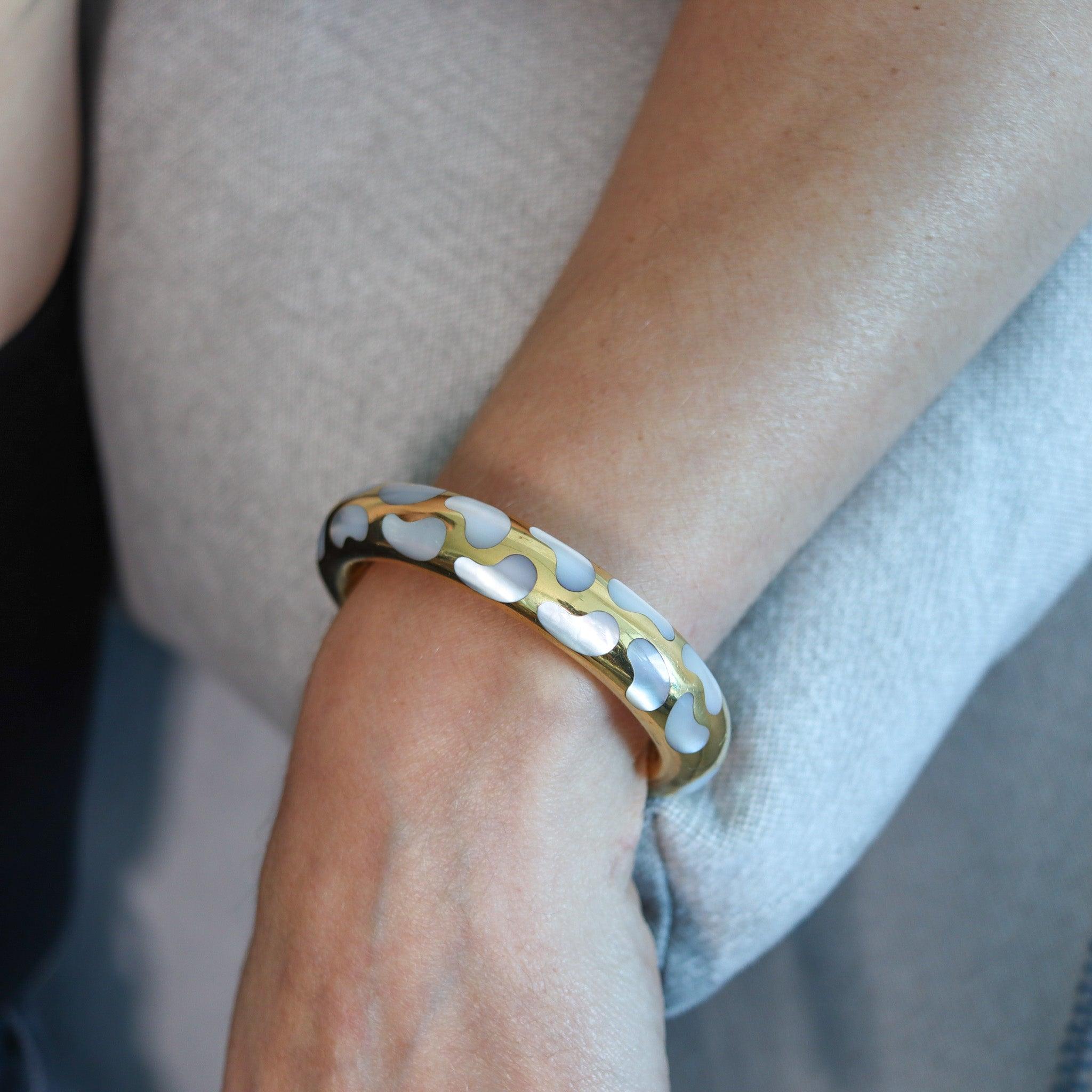Allure bangle bracelet designed by Angela Cummings for Tiffany & Co.

This beautiful iconic bangle bracelet was created by Angela Cummings for Tiffany & Co. back in 1977. This is the modernist Allure bracelet crafted in yellow gold of 18 karats with