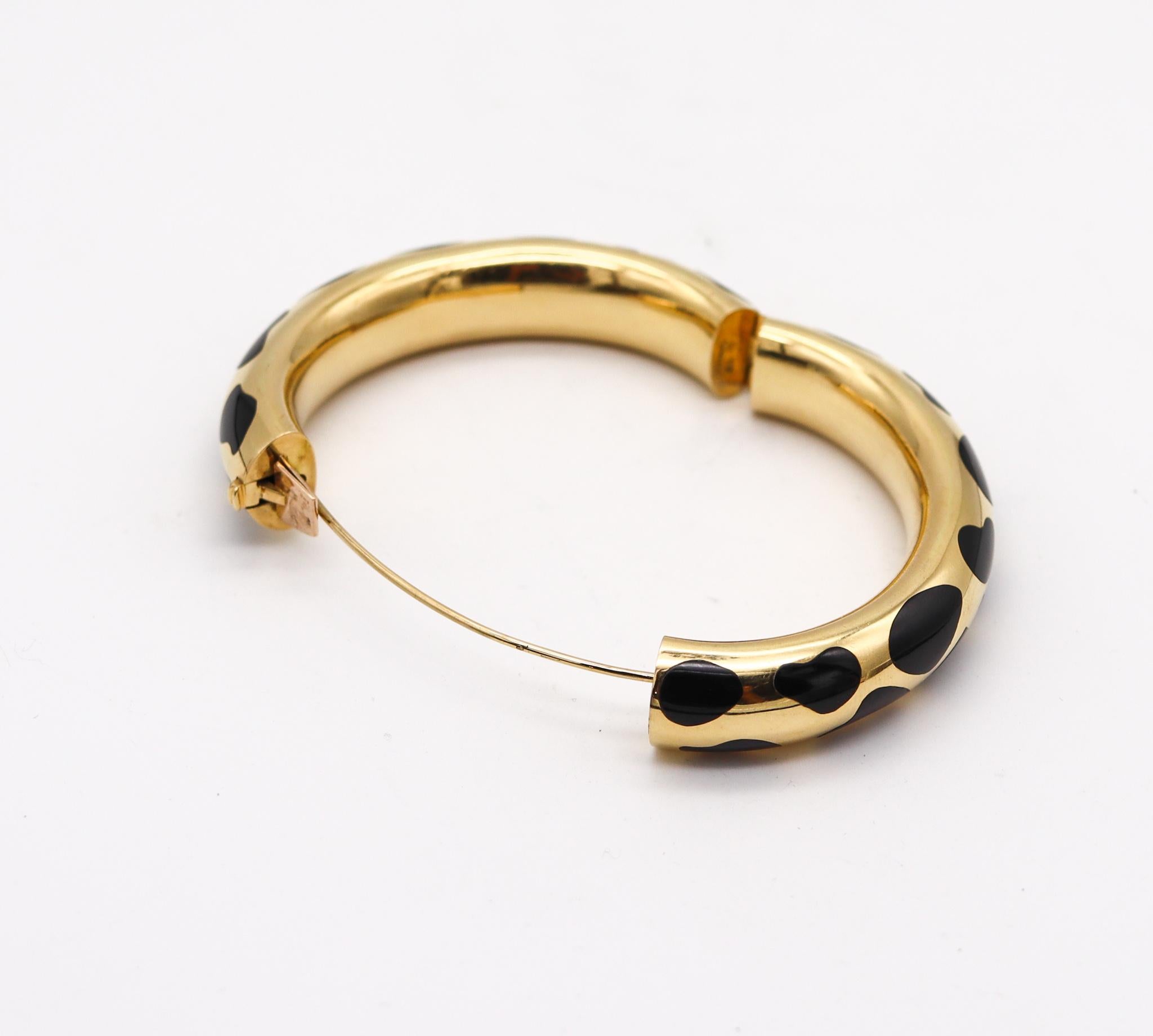 Tiffany Co 1977 Angela Cummings Allure Bracelet 18 Kt Yellow Gold and Black Jade In Excellent Condition In Miami, FL