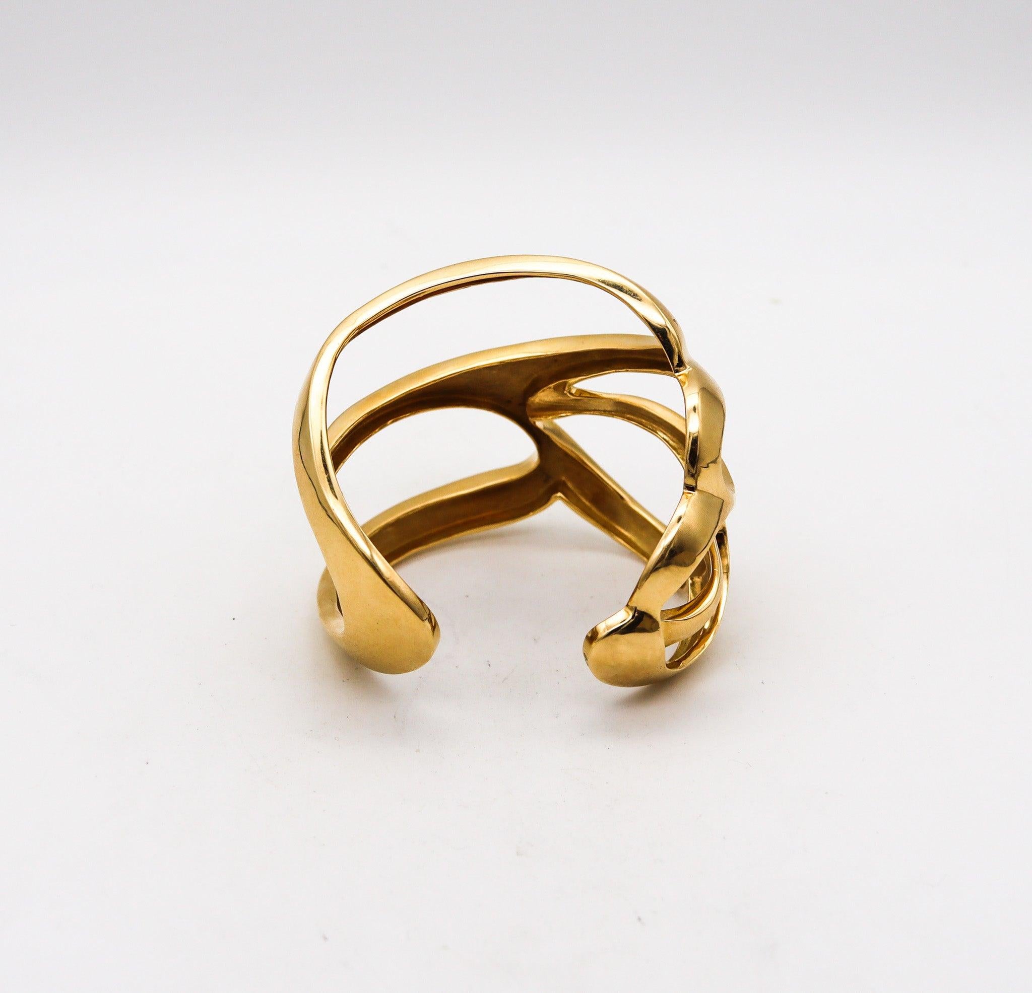 TIFFANY & CO 1977 Angela Cummings Autumn Cuff Bracelet In 18Kt Yellow Gold In Excellent Condition In Miami, FL