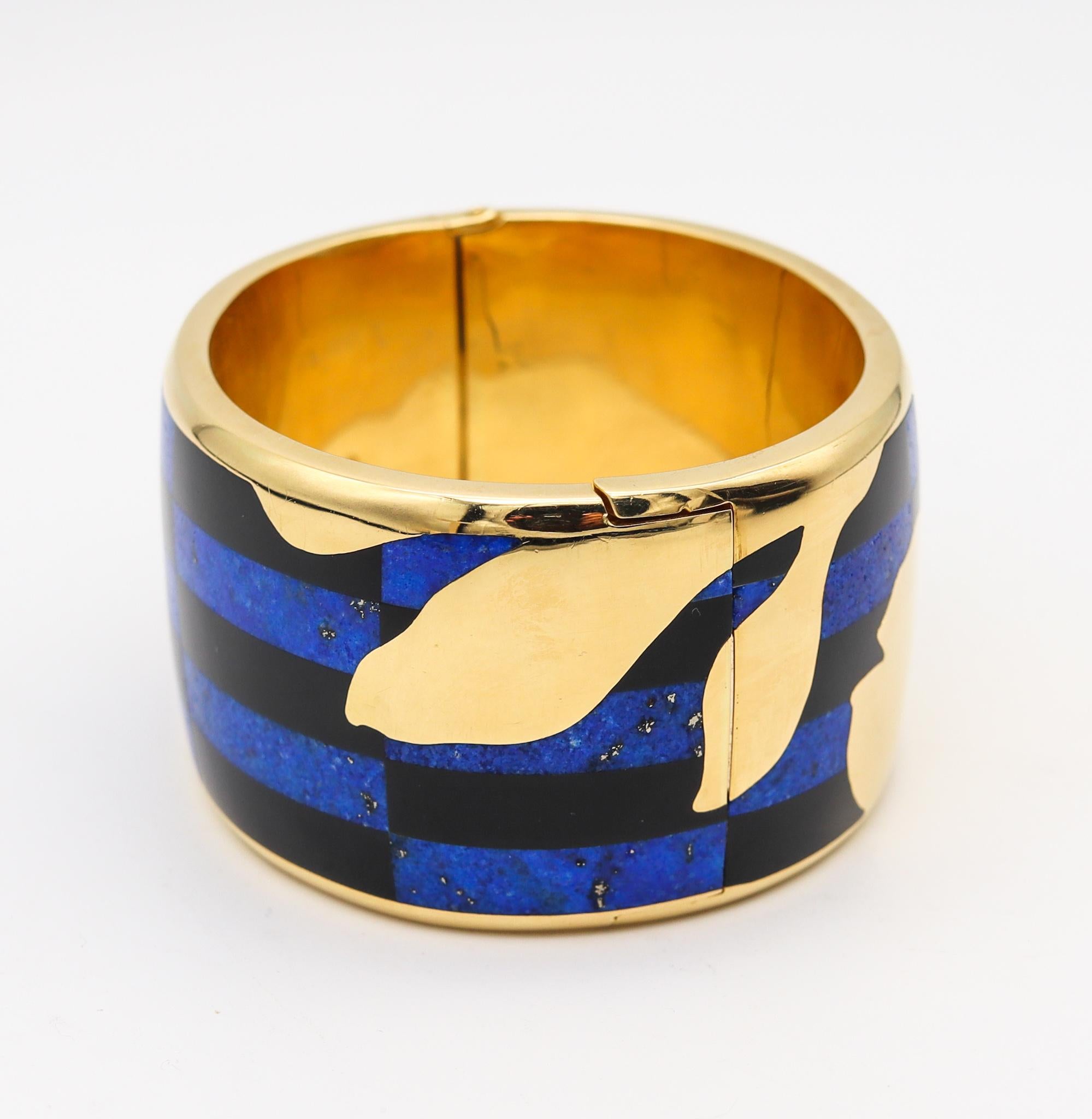 Tiffany & Co 1977 Angela Cummings Geometric Orchids Bangle in 18kt Jade & Lapis In Excellent Condition For Sale In Miami, FL