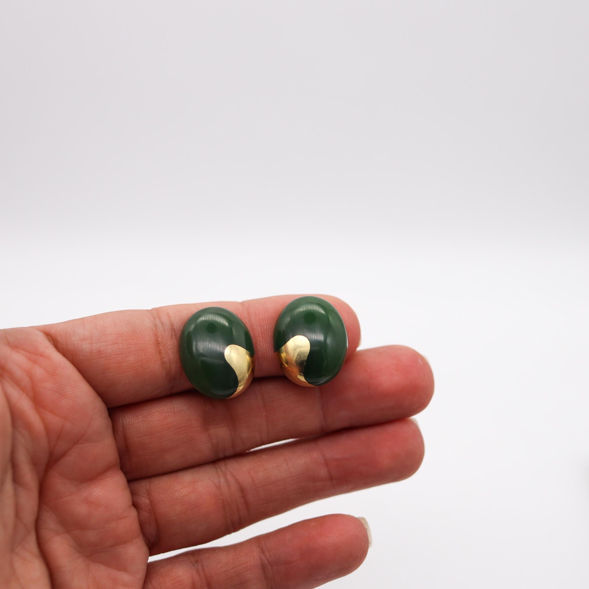 Tiffany & Co. 1977 Angela Cummings Nephrite Jade Oval Clips Earrings 18Kt Gold In Excellent Condition In Miami, FL