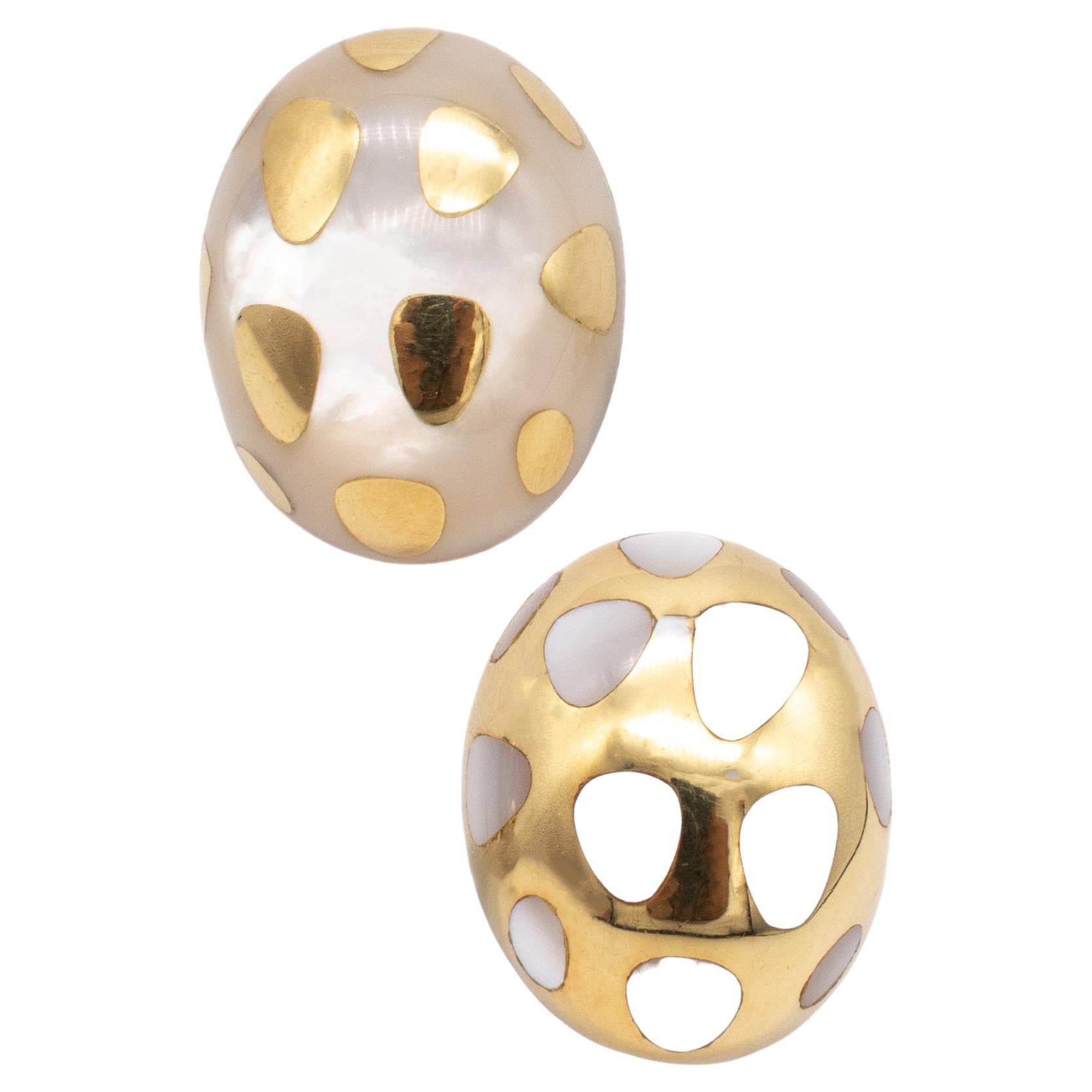 TIFFANY & CO. 1977 Boucles d'oreilles Angela Cummings Polka Dots Or 18Kt Nacre blanche