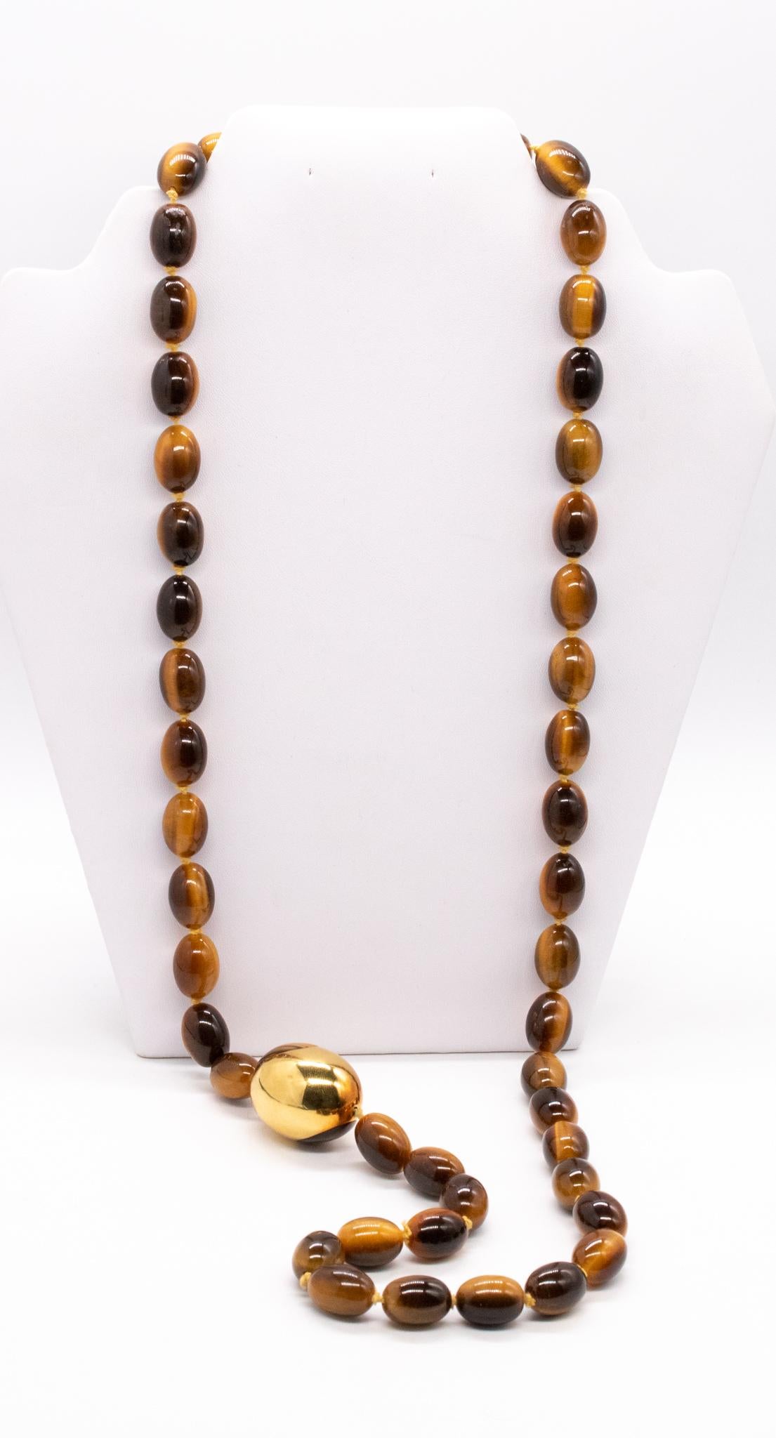 Modernist Tiffany Co 1977 Angela Cummings Sautoir Necklace 18Kt Yellow Gold And Tiger Eye For Sale