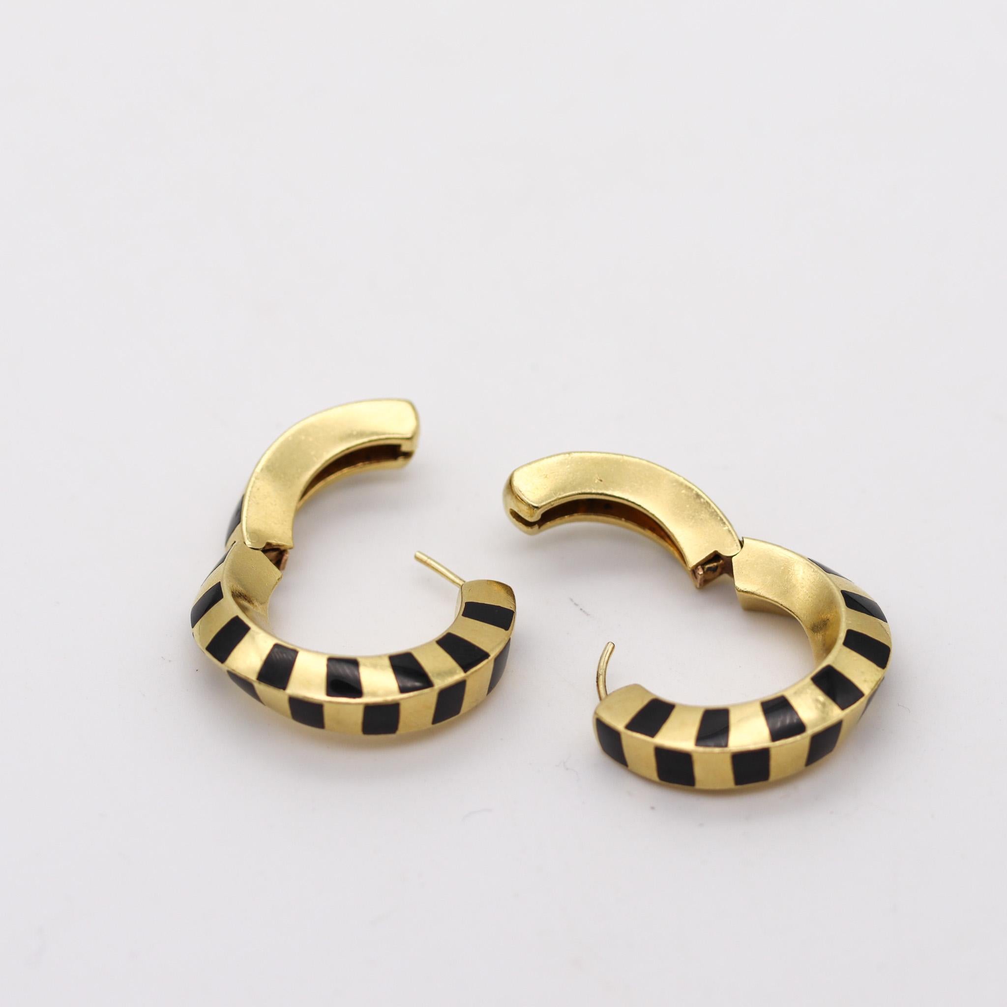 Tiffany & Co. 1977 By Angela Cummings Hoop Earrings In 18Kt Gold With Black Jade In Excellent Condition In Miami, FL