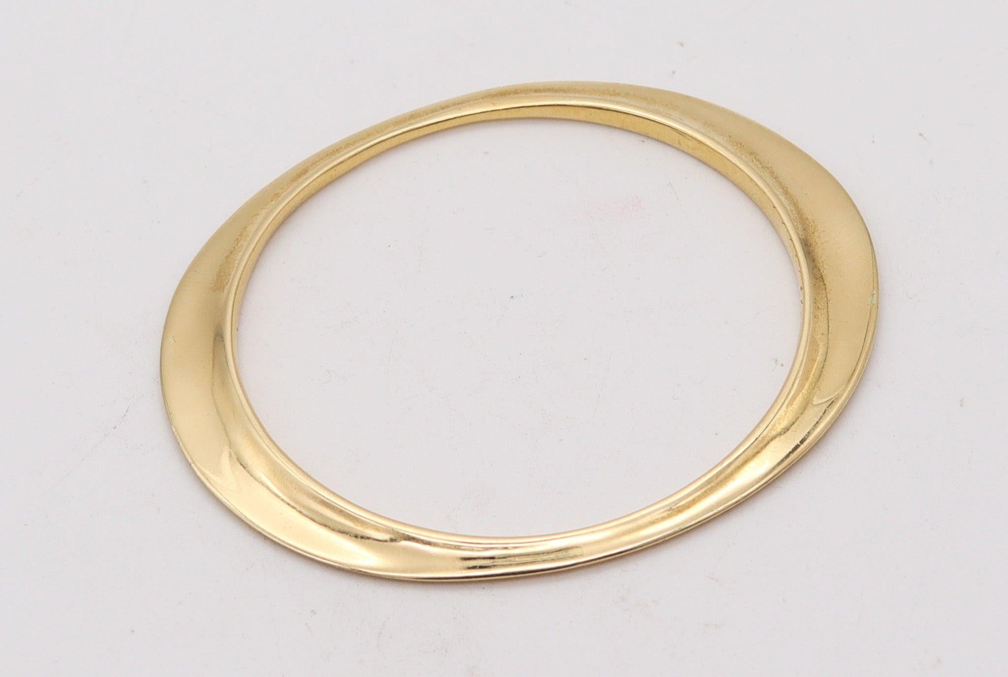 TIFFANY & CO. 1977 By Elsa Peretti Brazalete Platillo Volador Amarillo 18Kt Modernista en venta