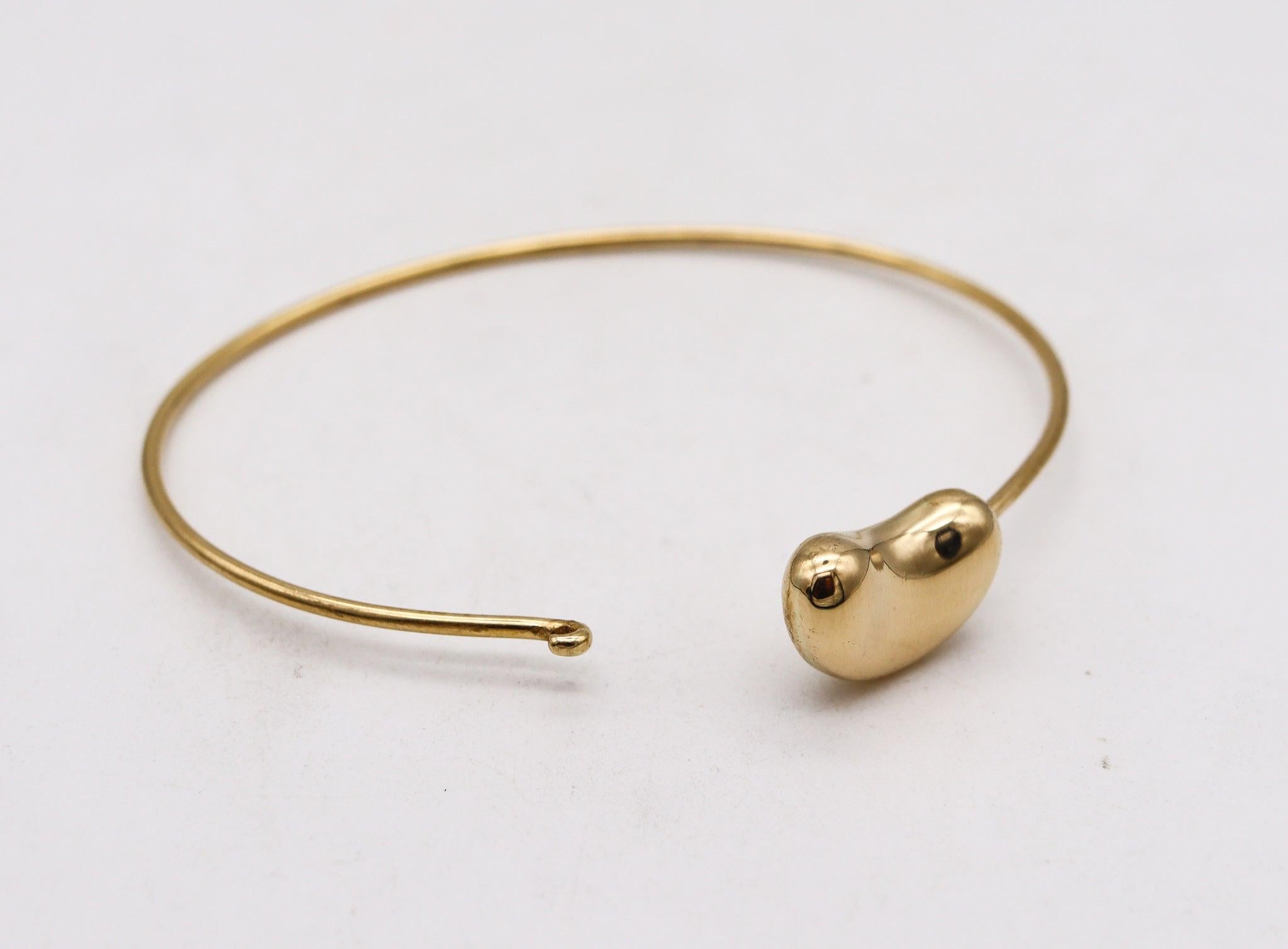 TIFFANY & CO. 1977 Elsa Peretti Bean Bangle Bracelet In Solid 18Kt Yellow Gold In Excellent Condition In Miami, FL