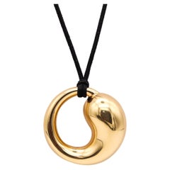 Tiffany & Co. 1977 Elsa Peretti Big Eternal Circle Necklace in 18Kt Yellow Gold