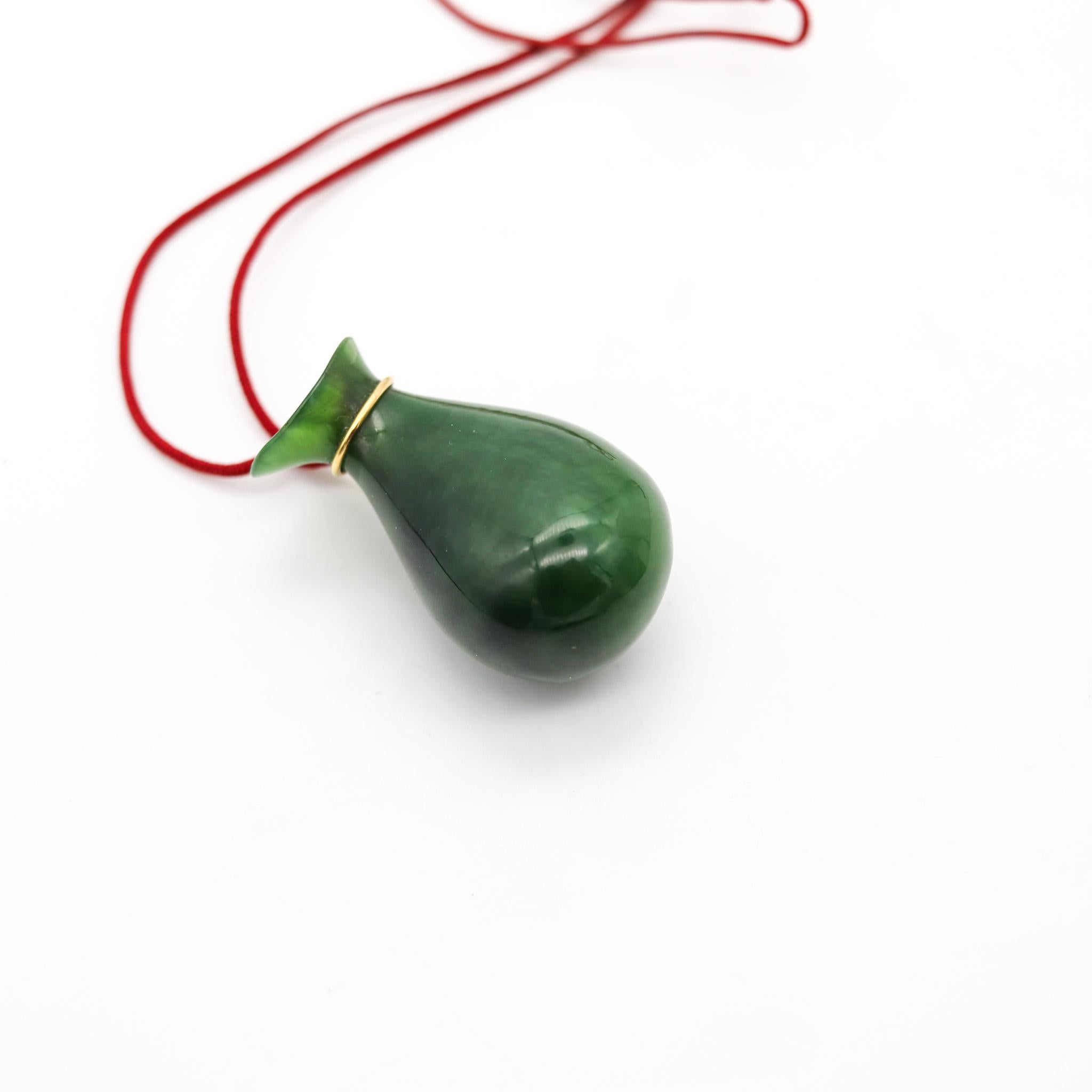 TIFFANY & CO 1977 Elsa Peretti Carved Nephrite Jade Jug Jar Bottle in 18Kt Gold In Excellent Condition In Miami, FL