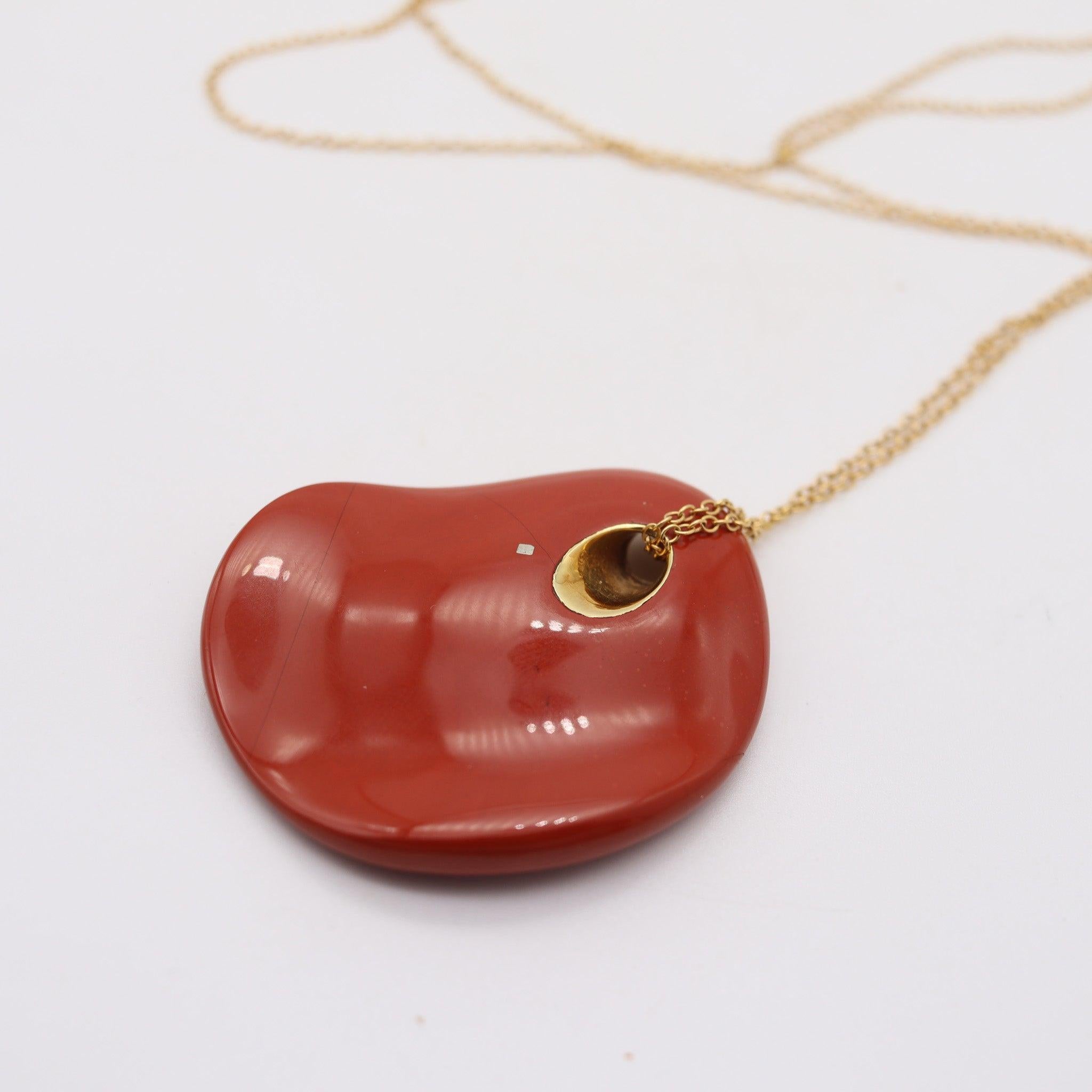 Modernista TIFFANY & CO. 1977 Collana con ciondolo in diaspro Elsa Peretti in oro 18 carati in vendita