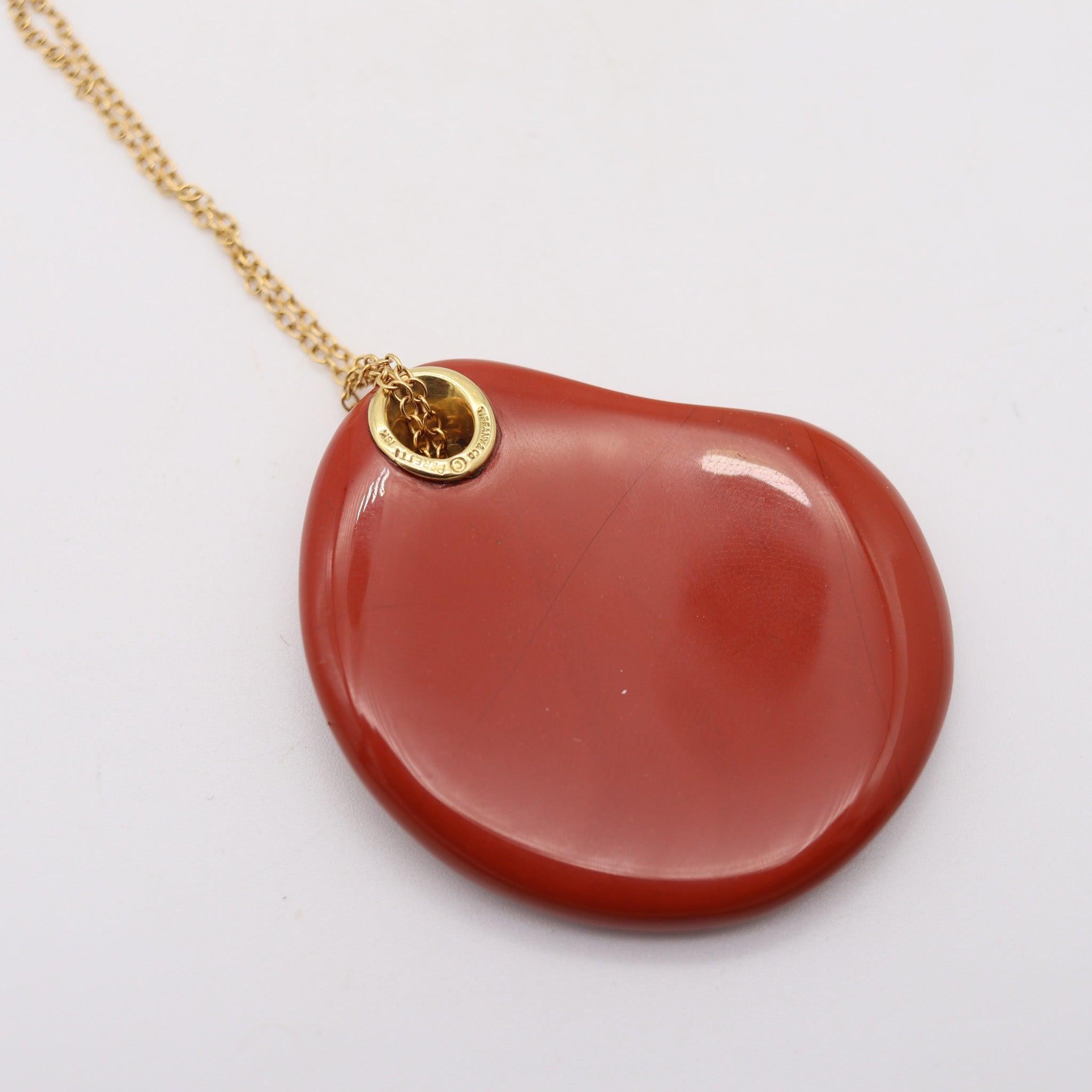 Grezzo TIFFANY & CO. 1977 Collana con ciondolo in diaspro Elsa Peretti in oro 18 carati in vendita