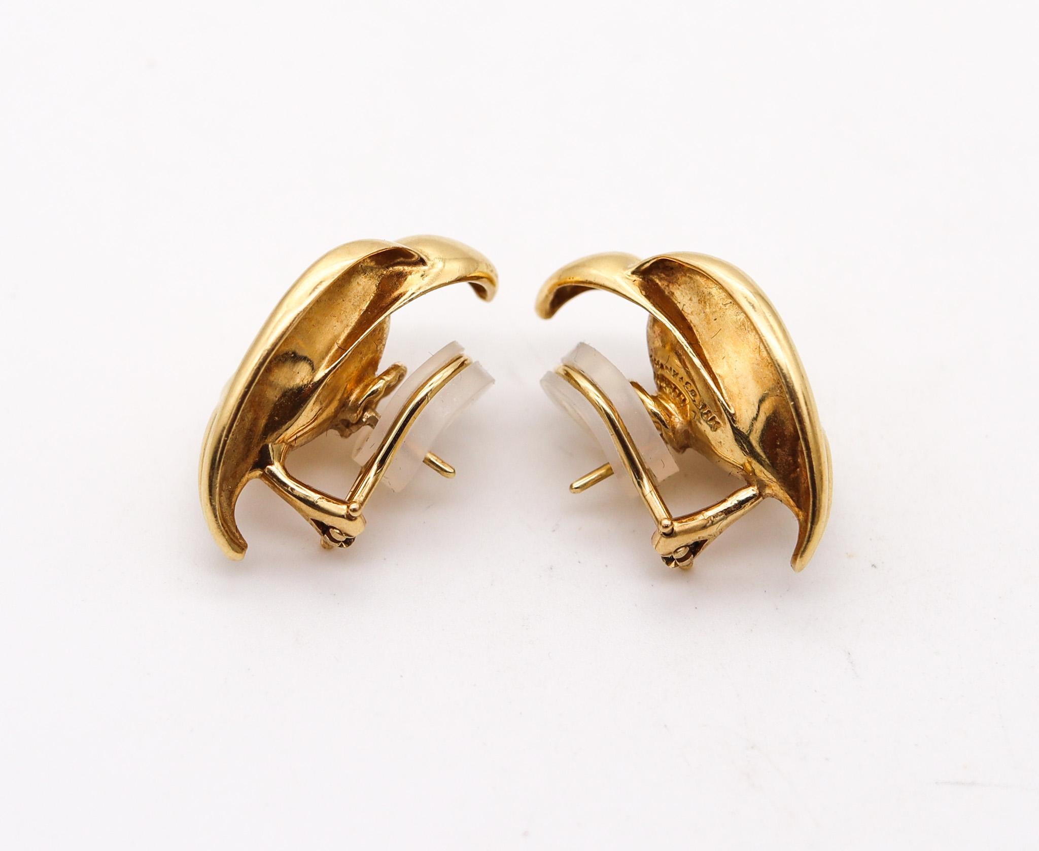 Modernist Tiffany & Co. 1977 Elsa Peretti Lily Calla Flowers Earrings In 18Kt Yellow Gold For Sale