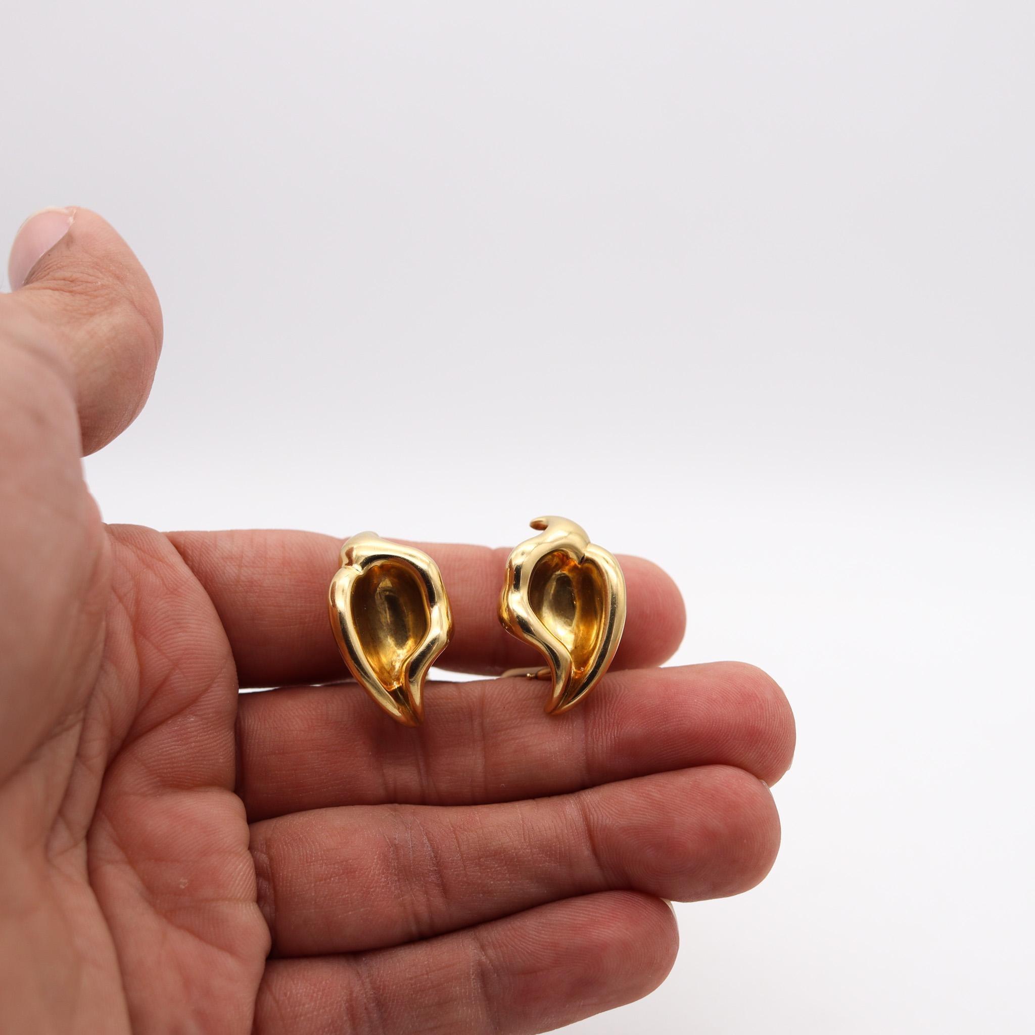 Women's or Men's Tiffany & Co. 1977 Elsa Peretti Lily Calla Flowers Earrings In 18Kt Yellow Gold For Sale