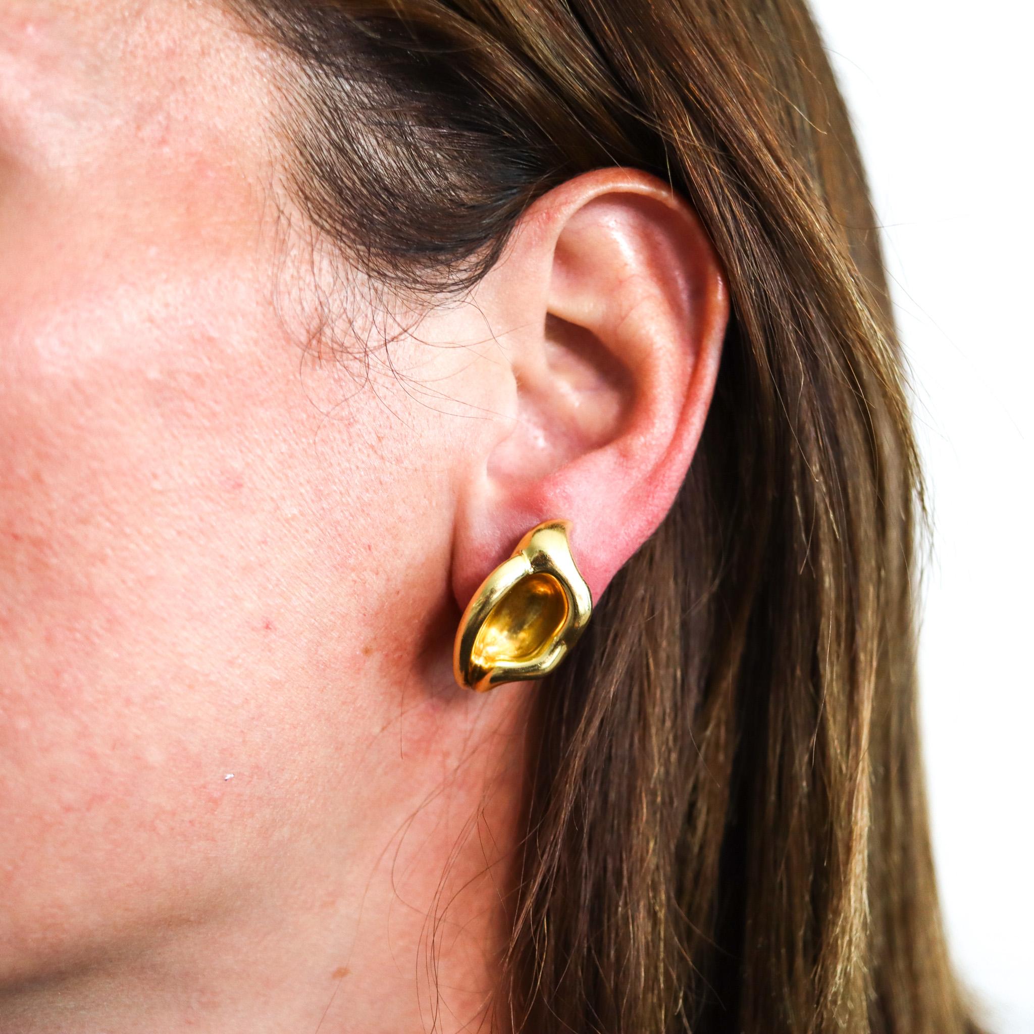 Boucles d'oreilles Elsa Peretti Lily Calla Flowers en or jaune 18 carats Tiffany & Co. 1977 en vente 1