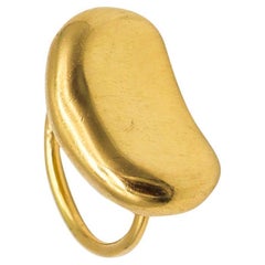 Tiffany & Co. 1977 Elsa Peretti Rare Extra Large Kinetic Bean Ring in 18Kt Gold