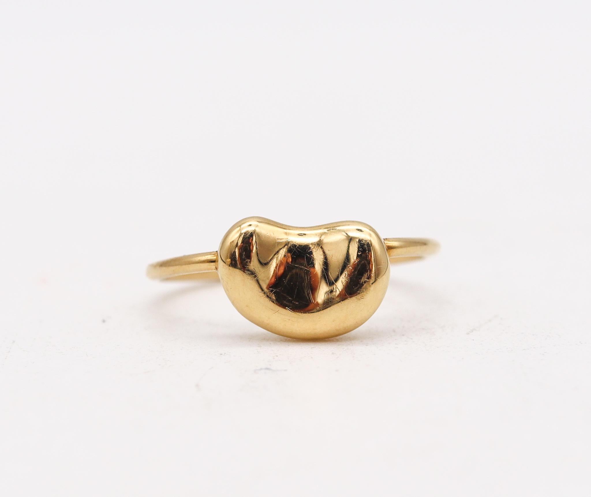 Kinetic bean ring designed by Elsa Peretti (1940-2021) for Tiffany & Co.

A vintage iconic bean ring, created in New York city at the Tiffany Studios in New York city by Elsa Peretti, back in the 1970's. This unusual free form movable ring is very