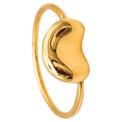 Vintage Tiffany & Co 1977 Elsa Peretti Rare Small Kinetic Bean Ring in 18Kt Yellow Gold