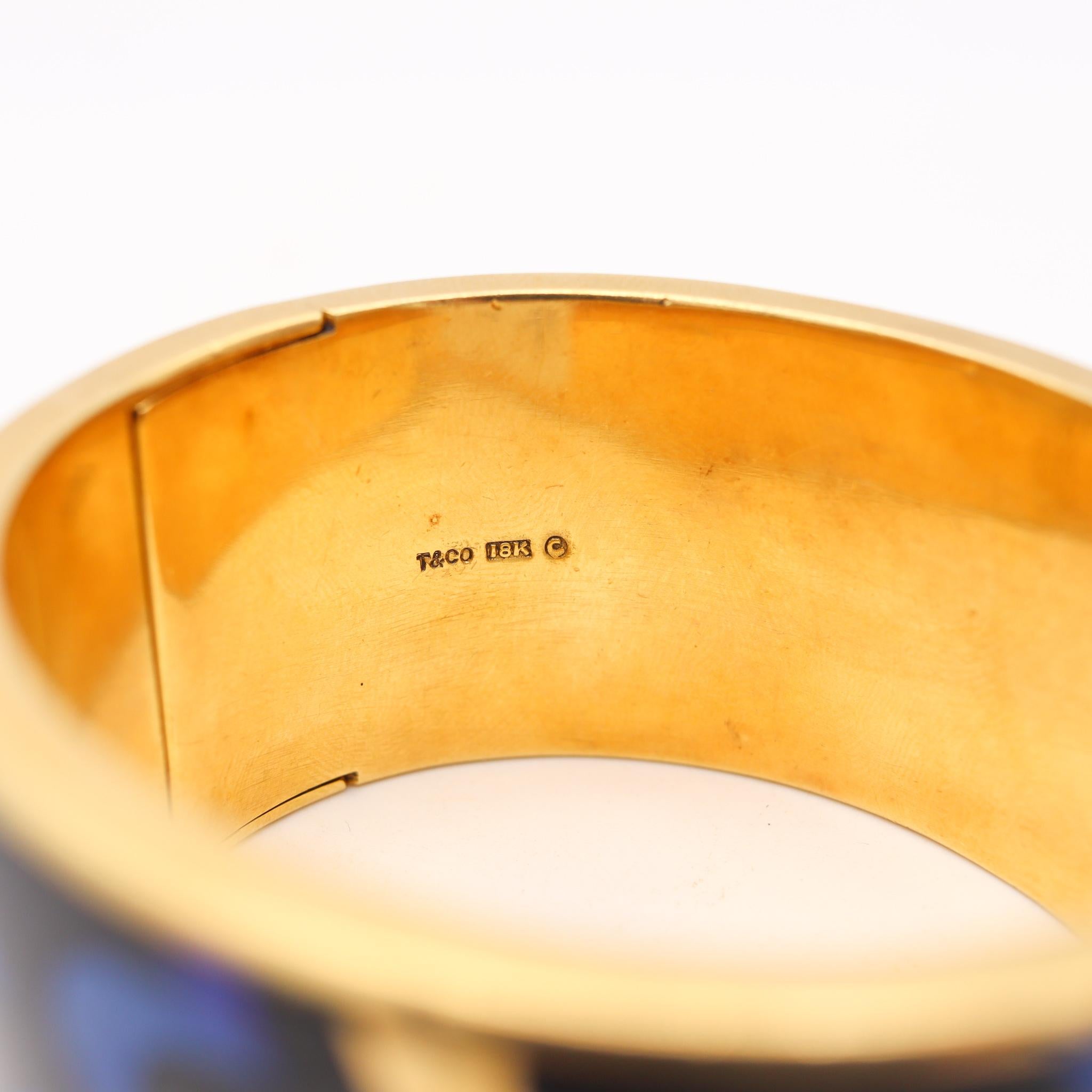Tiffany & Co 1978 Angela Cummings Geometric Bangle 18Kt with Inlaid Jade Lapis In Excellent Condition For Sale In Miami, FL