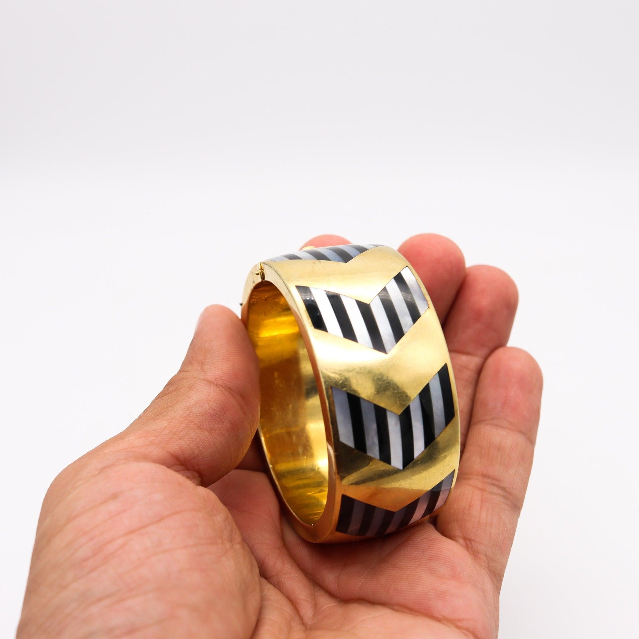 TIFFANY & CO 1978 Angela Cummings for Tiffany & Co. Bracciale geometrico in oro 18Kt con gemme intarsiate in vendita 1