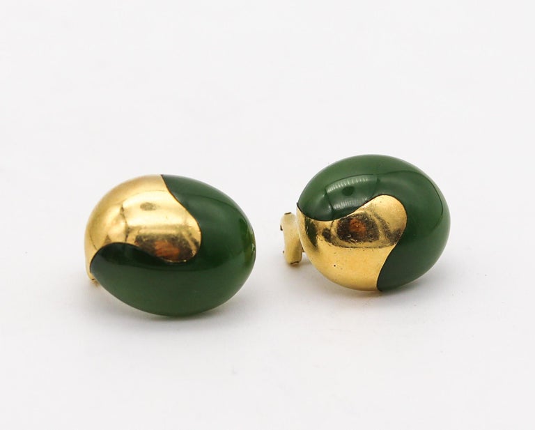 Pair of earrings designed by Angela Cummings for Tiffany & Co.

Vintage pair of modernist clips on earrings, designed by Angela Cummings, back in the 1978-79. They are a playful and youthful sculptural oval pair crafted at the Tiffany & Co studios