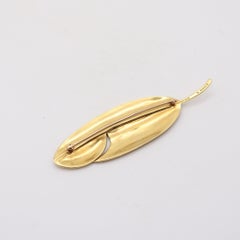 TIFFANY & CO. 1978 Angela Cummings Textured Feather Brooch In 18Kt Yellow Gold
