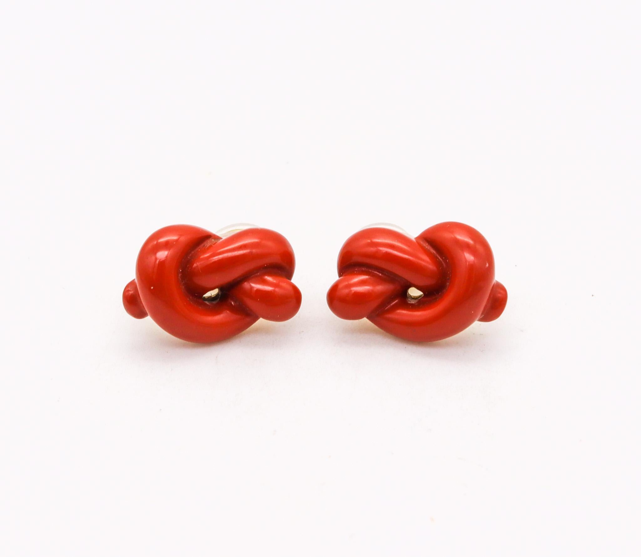 Knots-Ohrringe, entworfen von Angela Cummings für Tiffany & Co.

Ein elegantes und verspieltes Paar Ohrringe in freier Form, das 1978 von Angela Cummings für die Tiffany Studios in New York City entworfen wurde. Sie sind aus massivem 18-karätigem