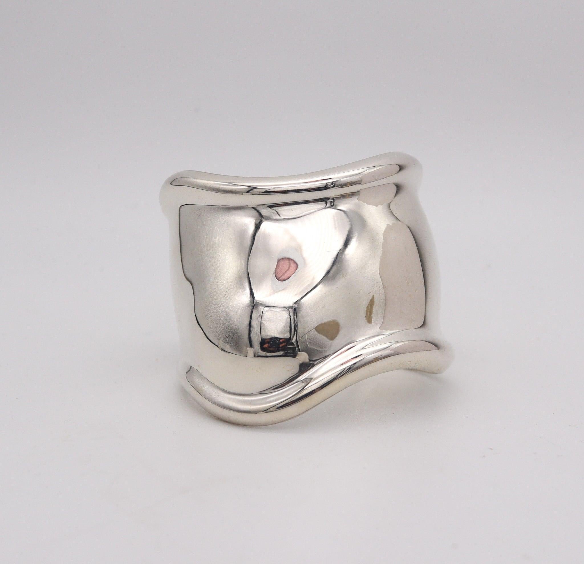 TIFFANY & CO. 1978 By Elsa Peretti Polsino medio con osso destro in argento sterling In condizioni ottime a Miami, FL