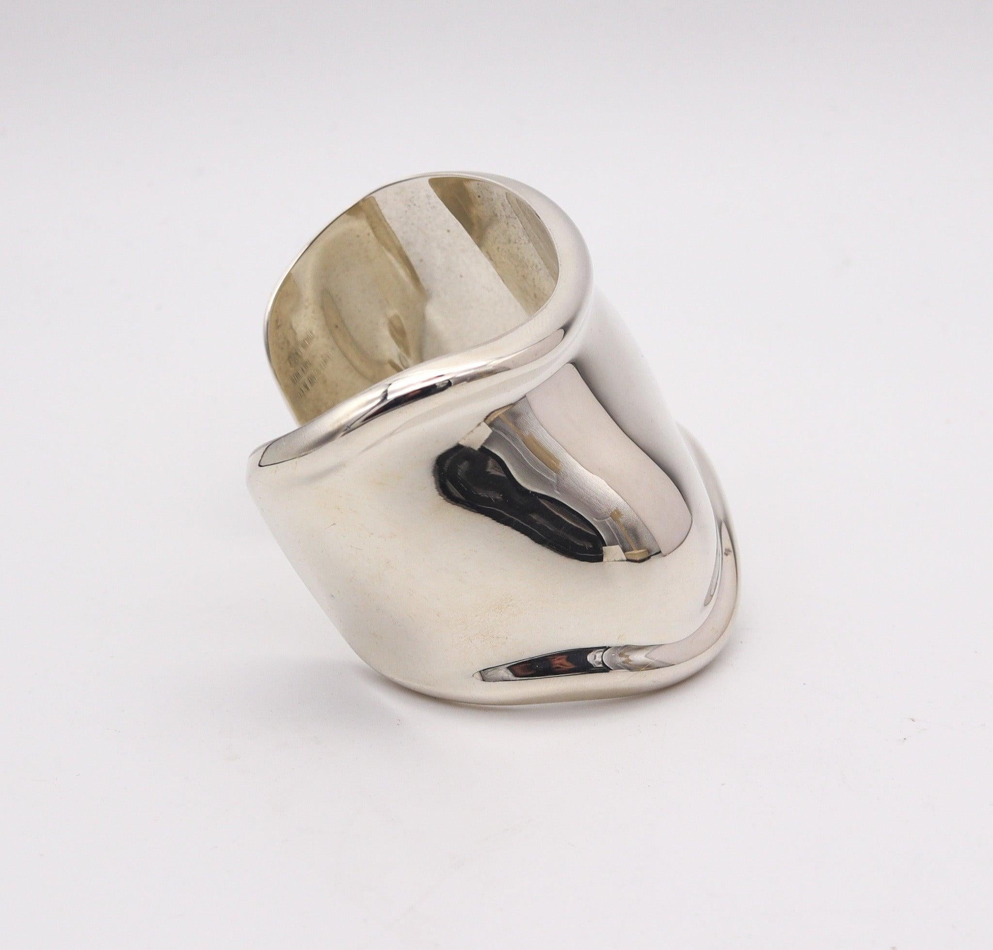 Donna TIFFANY & CO. 1978 By Elsa Peretti Polsino medio con osso destro in argento sterling