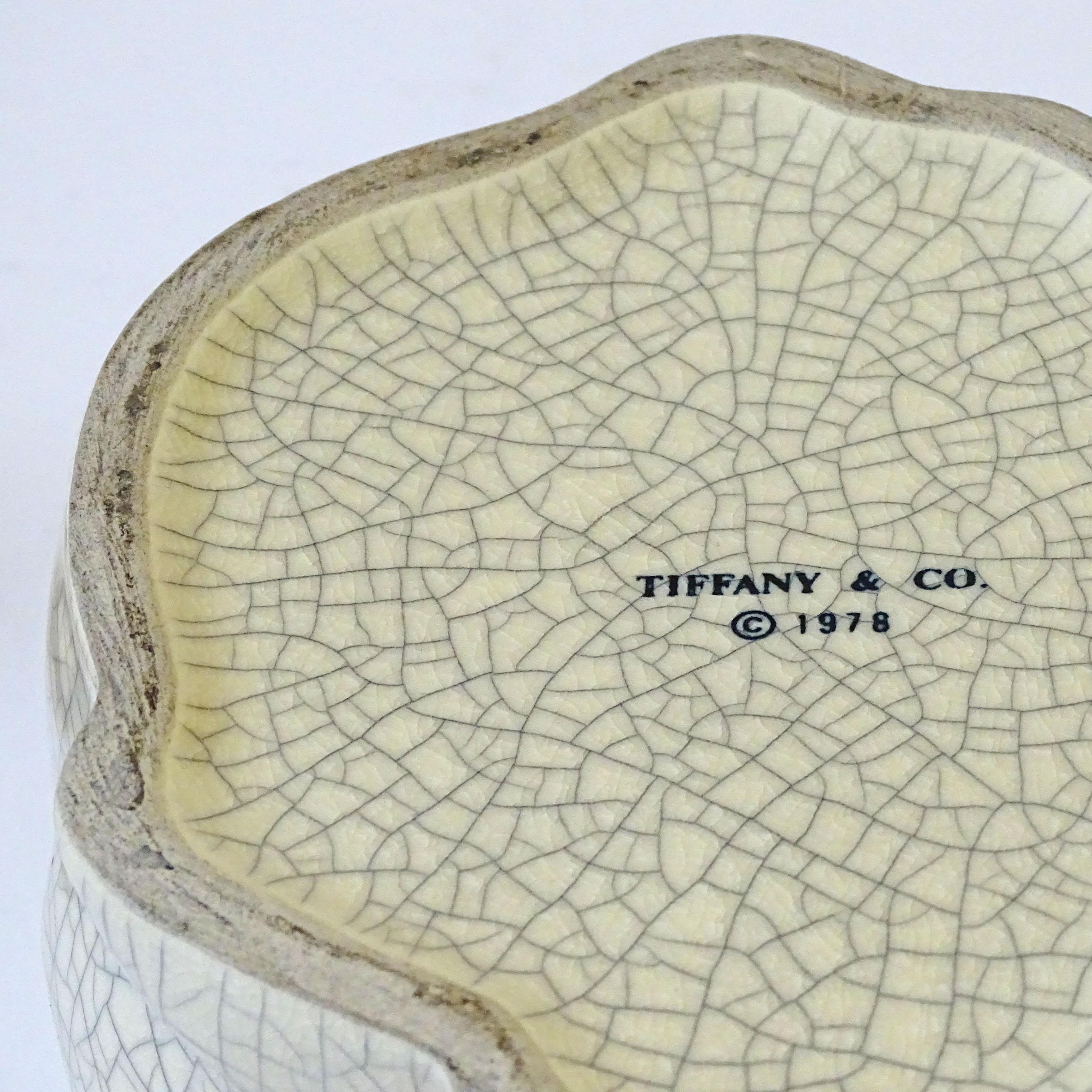 Tiffany & Co. 1978 Cremefarbener Keramik-Craquelé-Katzen-Porporri-Halter im Zustand „Gut“ im Angebot in Milan, IT