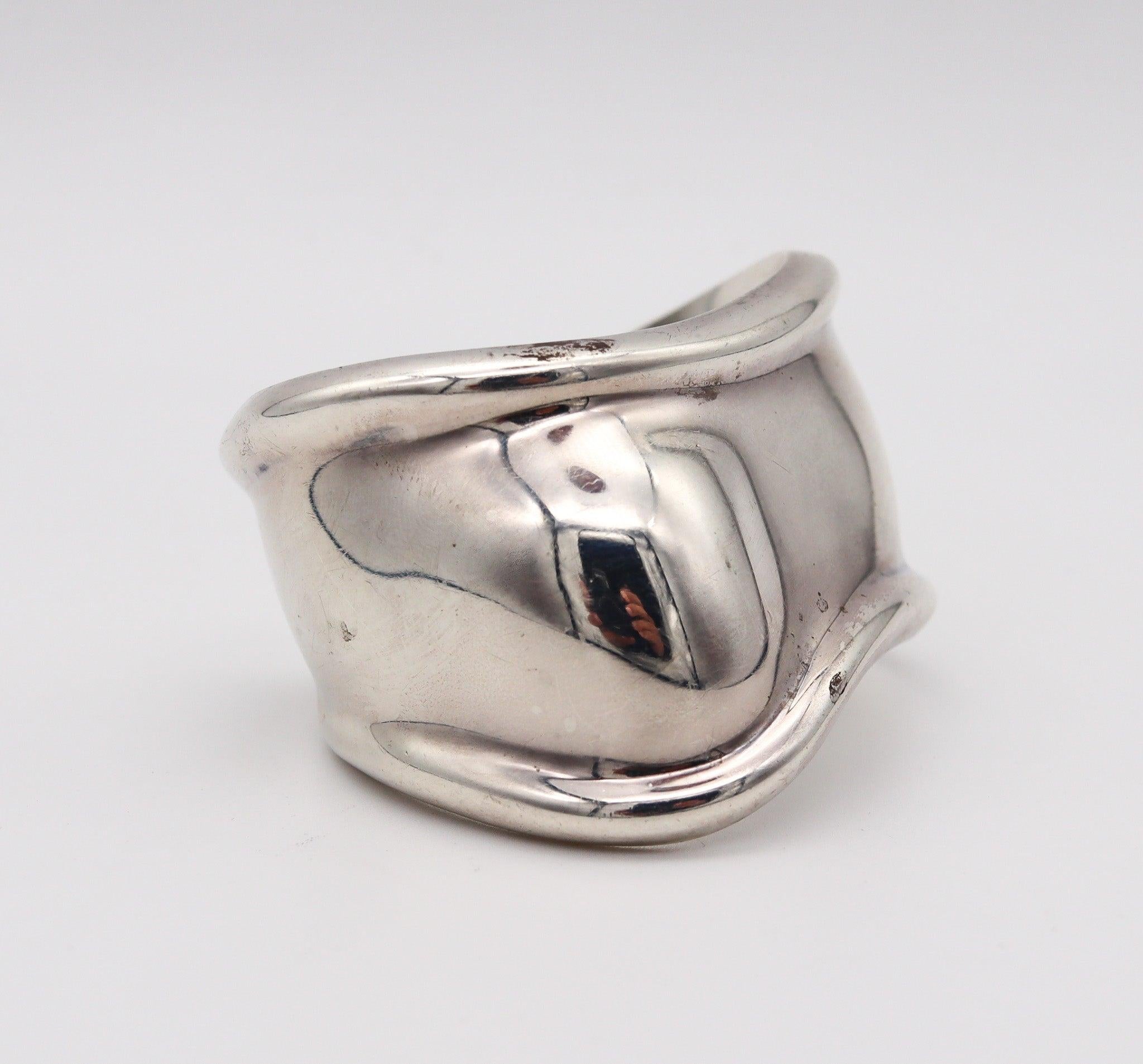 TIFFANY & CO. 1978 Elsa Peretti Rare Vintage Right Bone Cuff In .925 Sterling In Excellent Condition In Miami, FL