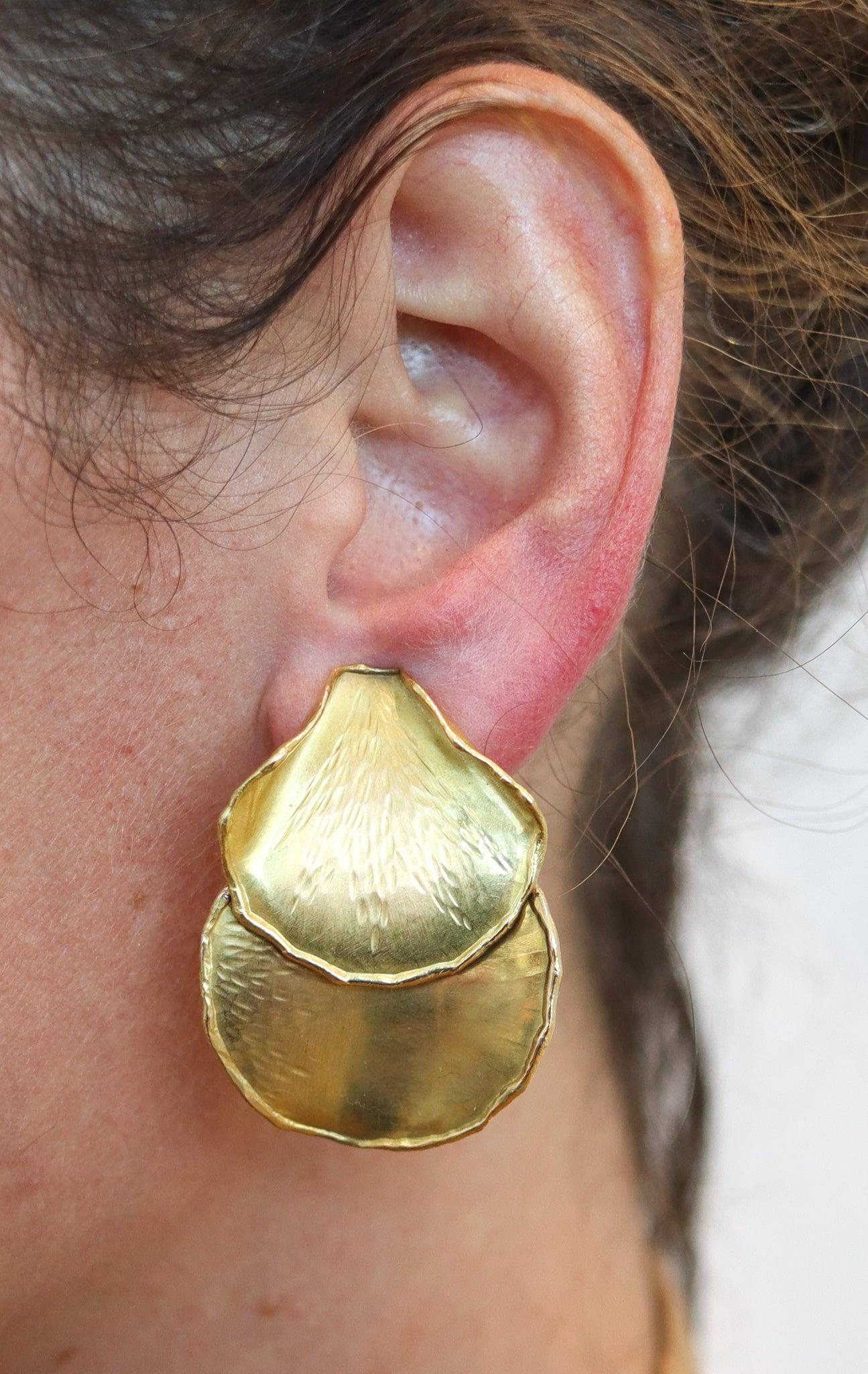 Double petals earrings designed by Angela Cummings for Tiffany & Co.

These are the iconic petals clips-on earrings created by Angela Cummings for Tiffany & Co., back in the 1979. The beautiful earrings were carefully crafted in solid yellow gold of