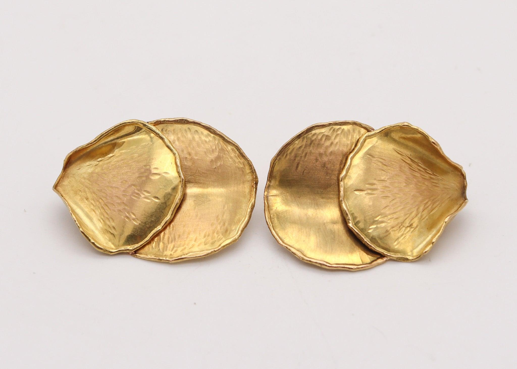 Modernist TIFFANY & CO. 1979 Angela Cummings Double Petals Earrings in Brushed 18Kt Gold For Sale
