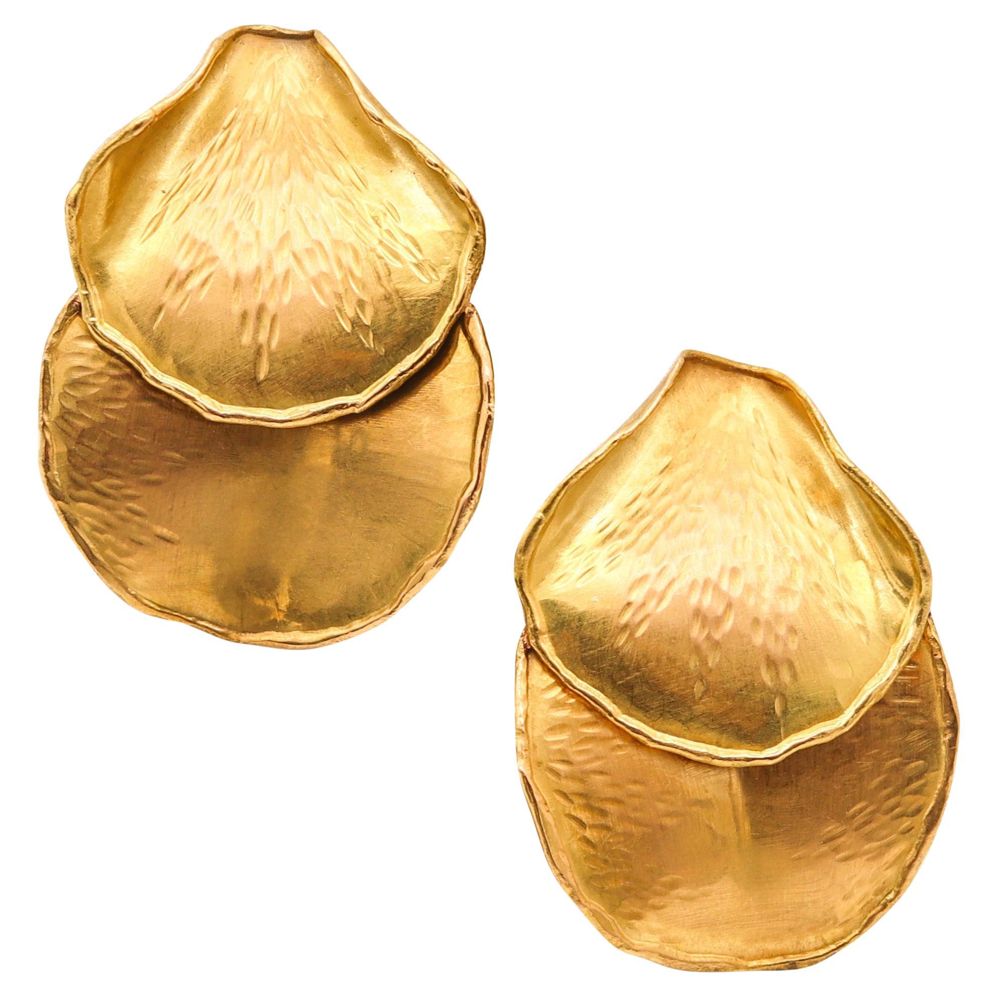 TIFFANY & CO. 1979 Angela Cummings Boucles d'oreilles à double pétales en or brossé 18 carats