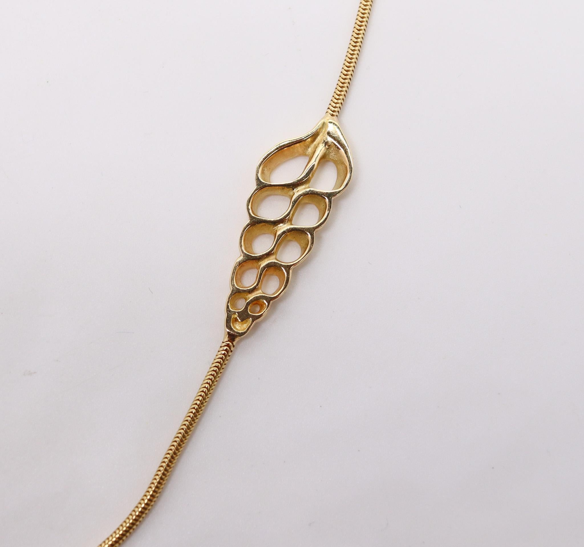 Necklace sautoir designed by Angela Cummings for Tiffany & Co.

Very rare necklace sautoir, created by Angela Cummings in New York city for the Tiffany Studios, back in the 1979. This long necklace was carefully crafted in solid yellow gold of 18