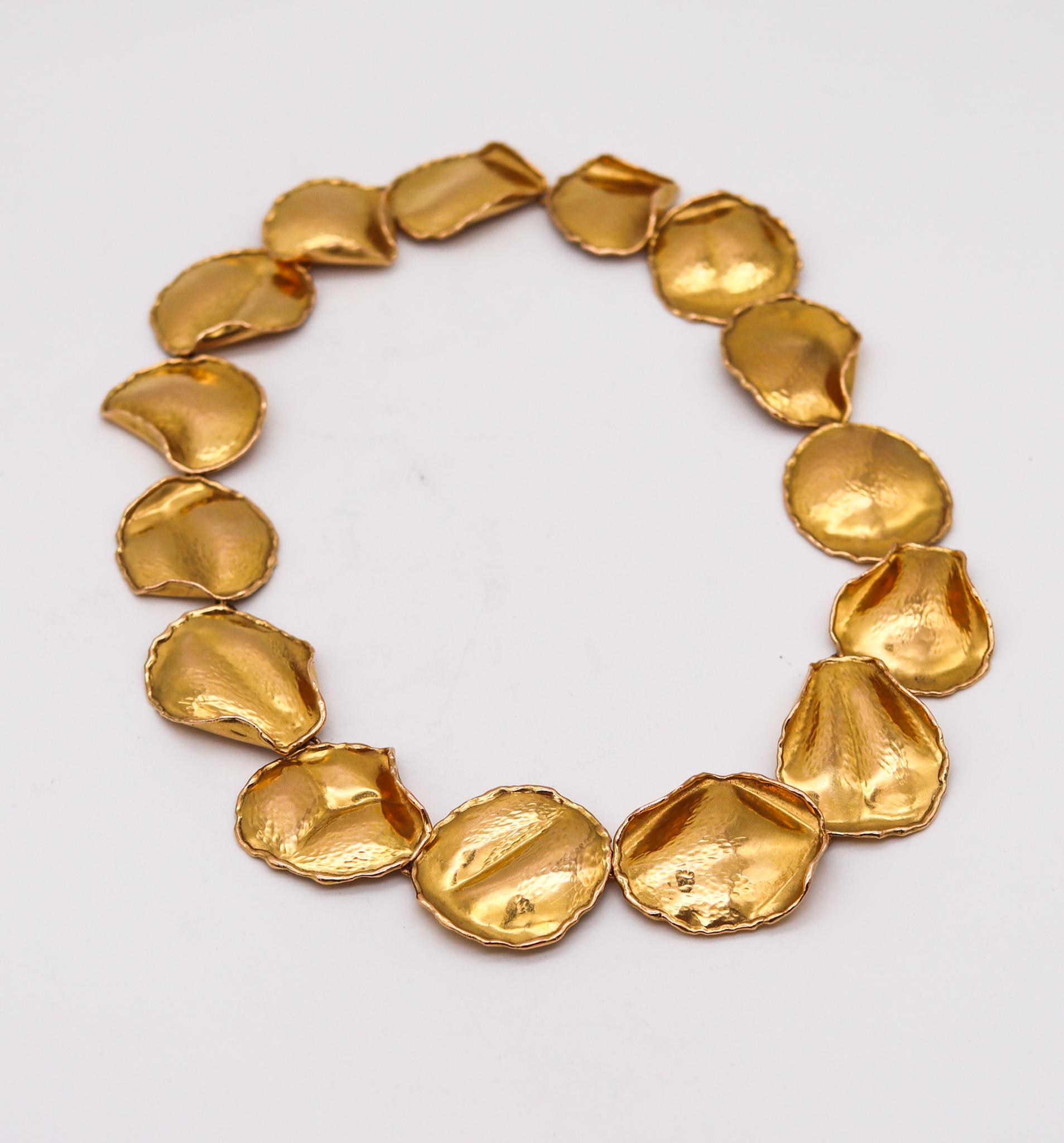 Necklace of petals designed by Angela Cummings.

Beautiful necklace, created by Angela Cummings for the Tiffany Studios in New York city, back in the 1979. This iconic and unique necklace was carefully crafted in solid yellow gold of 18 karats with