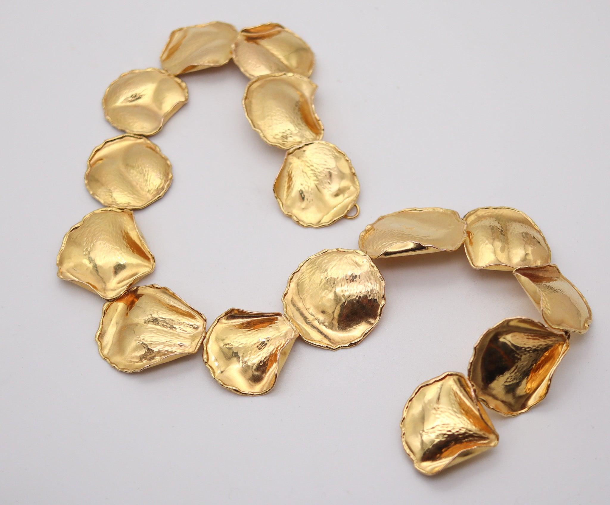 TIFFANY & CO. 1979 By Angela Cummings Petals Necklace in 18Kt Yellow Gold For Sale 1