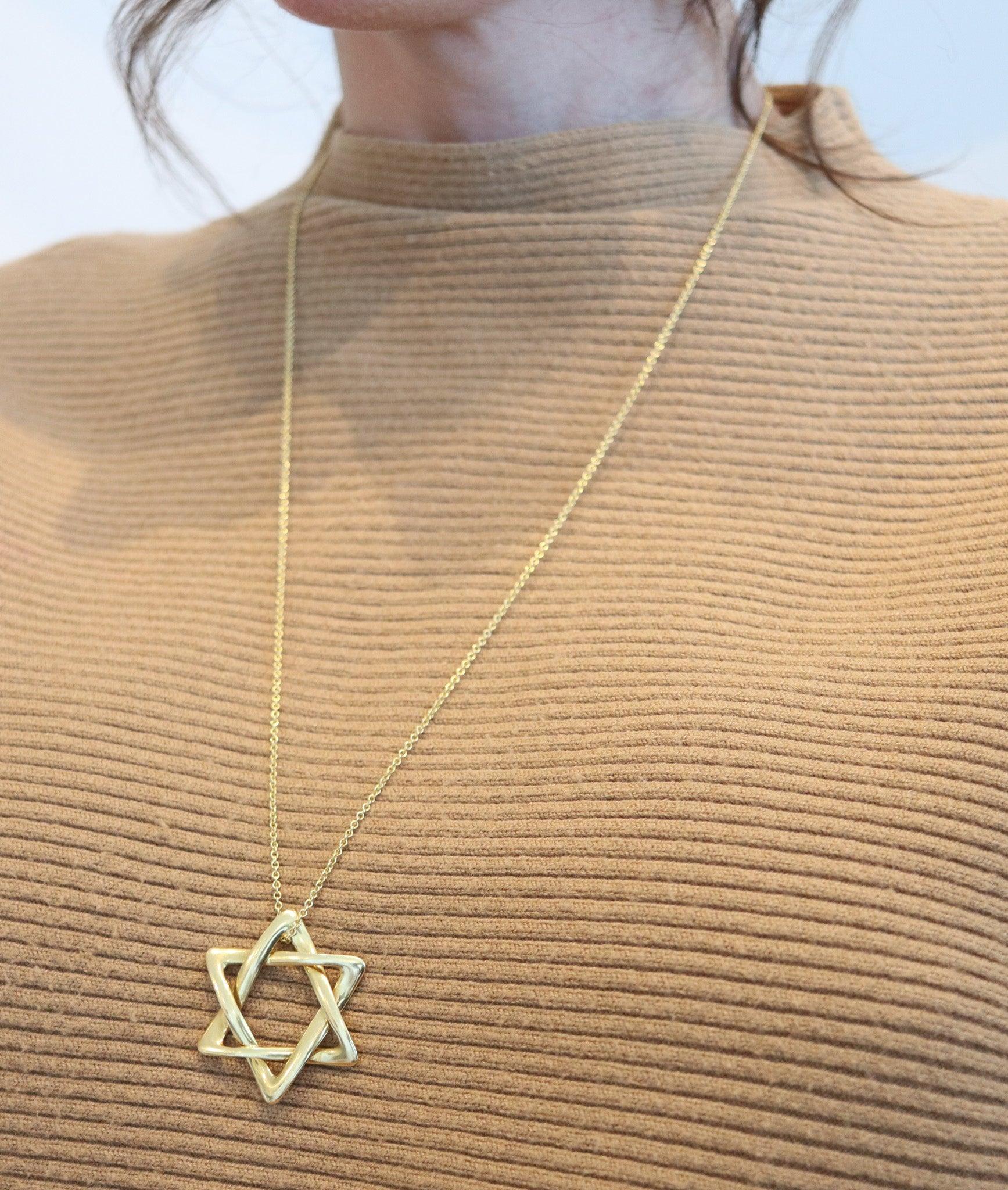 A David's star necklace designed by Elsa Peretti (1940-2021) for Tiffany & Co. 

This is a nice Star of David necklace created in New York City at Tiffany & Co. by Elsa Peretti, back in 1978-79. This large model is rare and was conceived as a casual