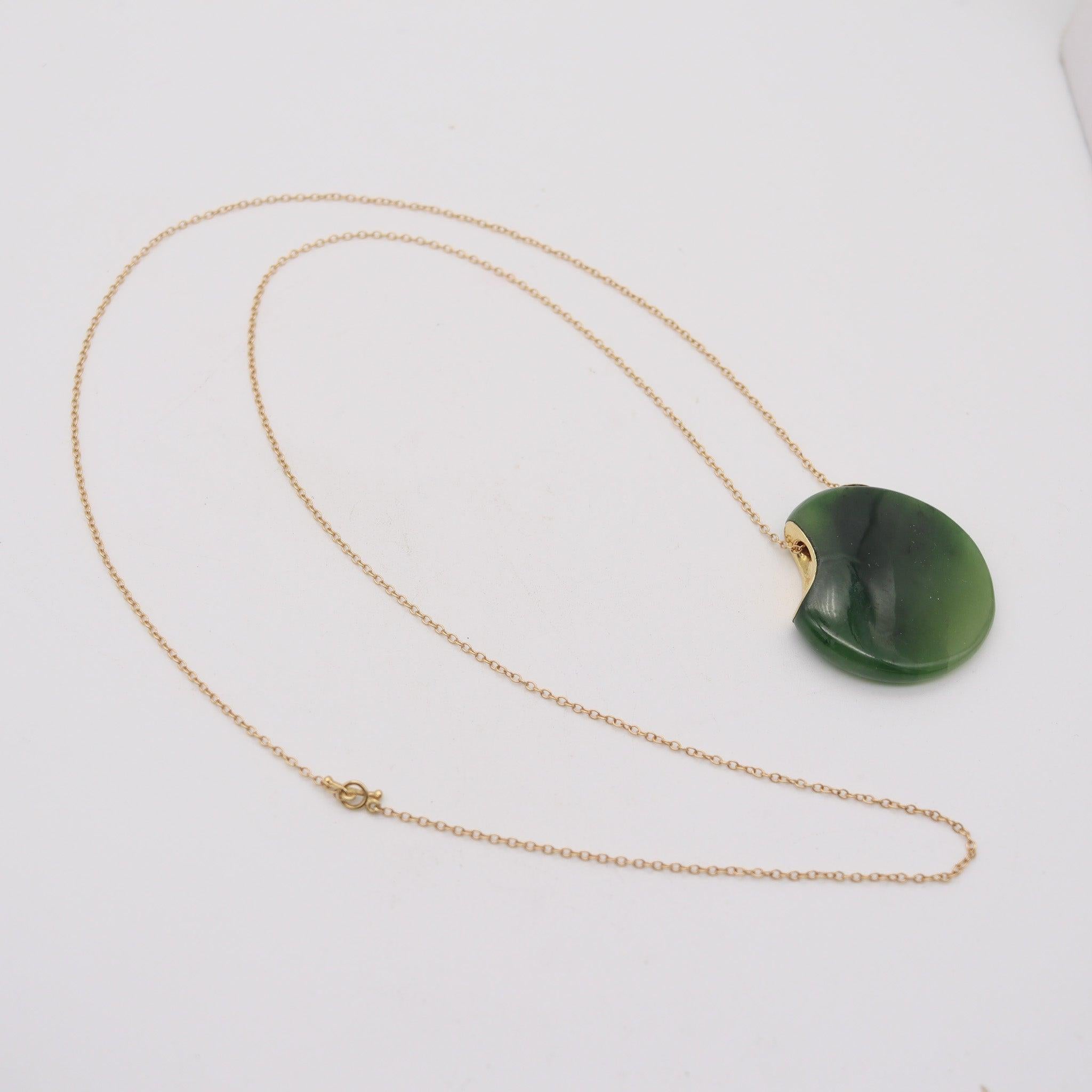 TIFFANY & CO 1979 Collar Elsa Peretti de piedra de toque de nefrita tallada en oro de 18 quilates Modernista en venta