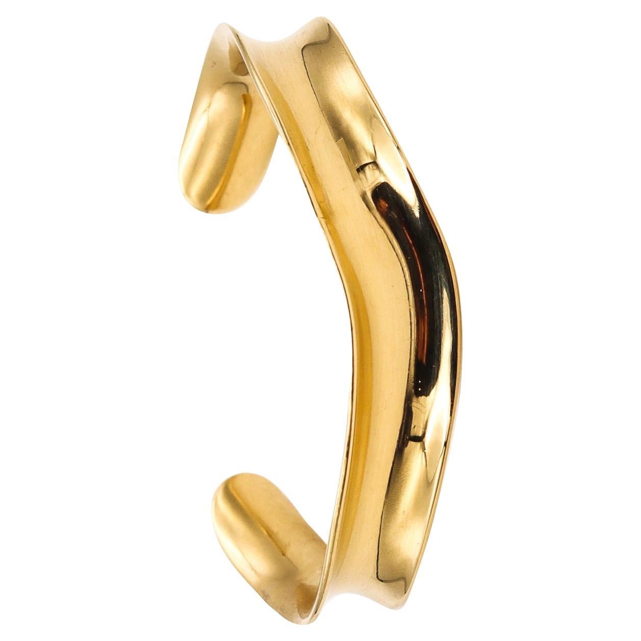 Tiffany & Co 1980 Angela Cummings Wave Cuff Bracelet In Solid 18Kt Yellow Gold For Sale