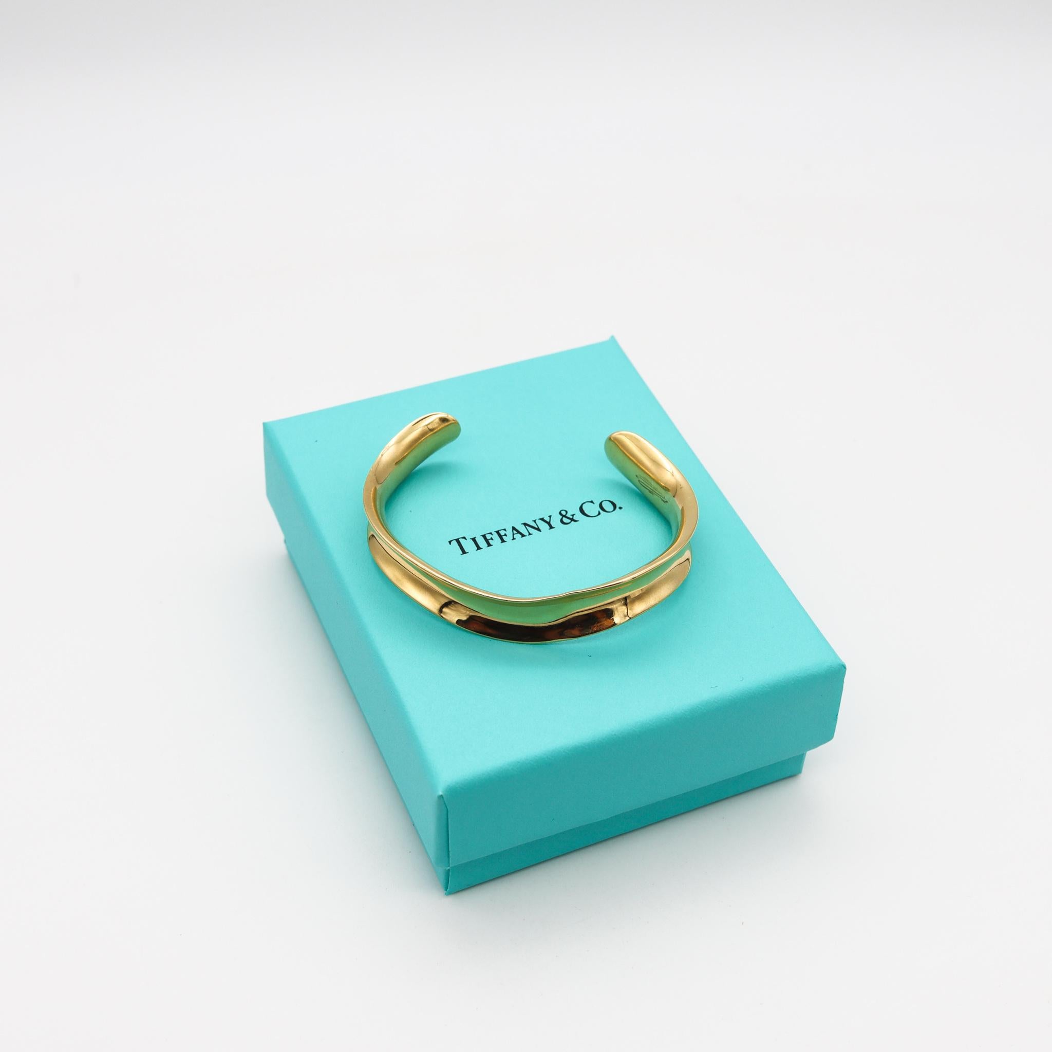 Tiffany Co 1980 by Angela Cummings Wave Cuff Bracelet in Solid 18Kt Yellow Gold In Excellent Condition In Miami, FL