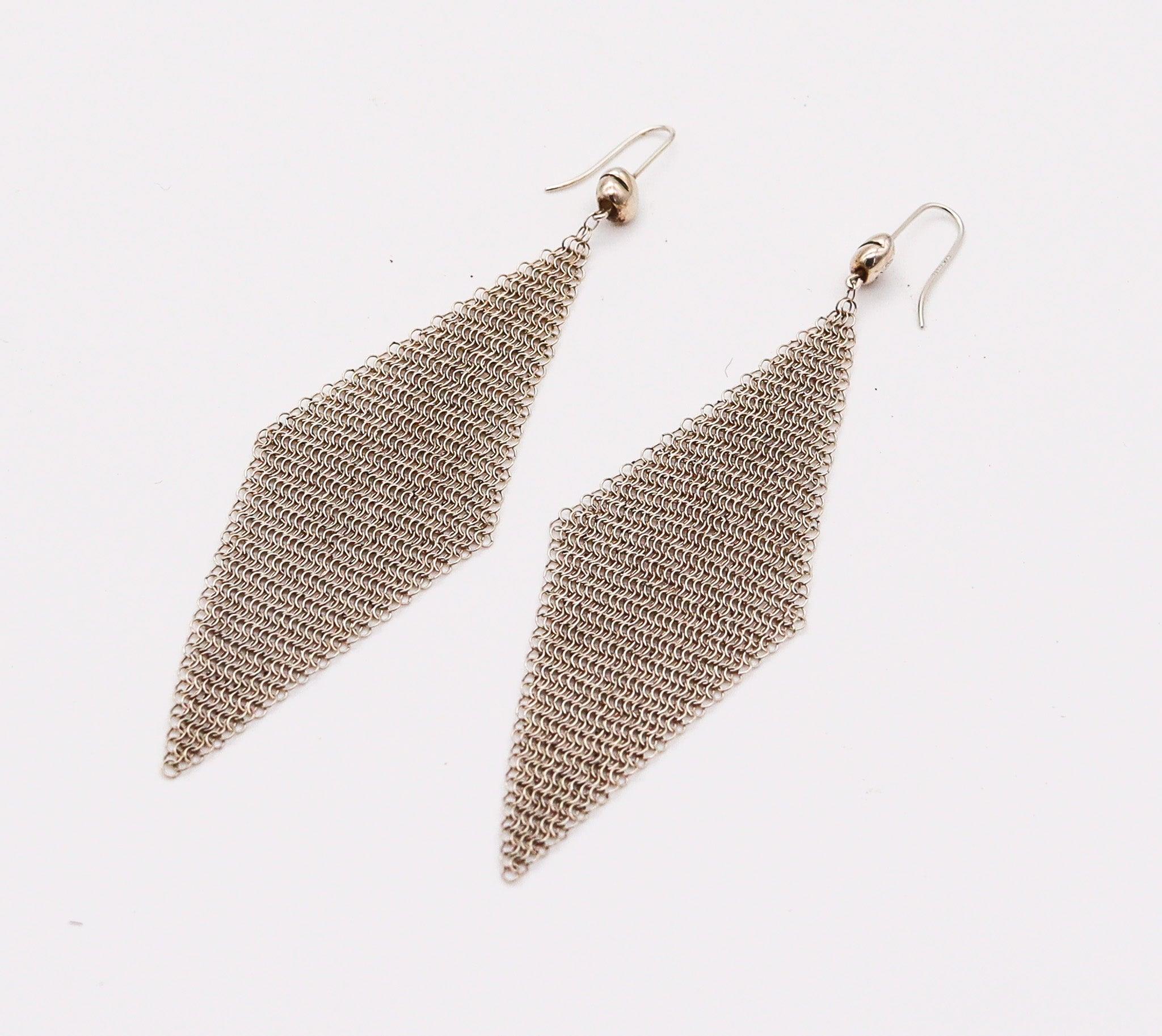 Modernist TIFFANY & CO. 1980 By Elsa Peretti Dangle Mesh Earrings In .925 Sterling Silver