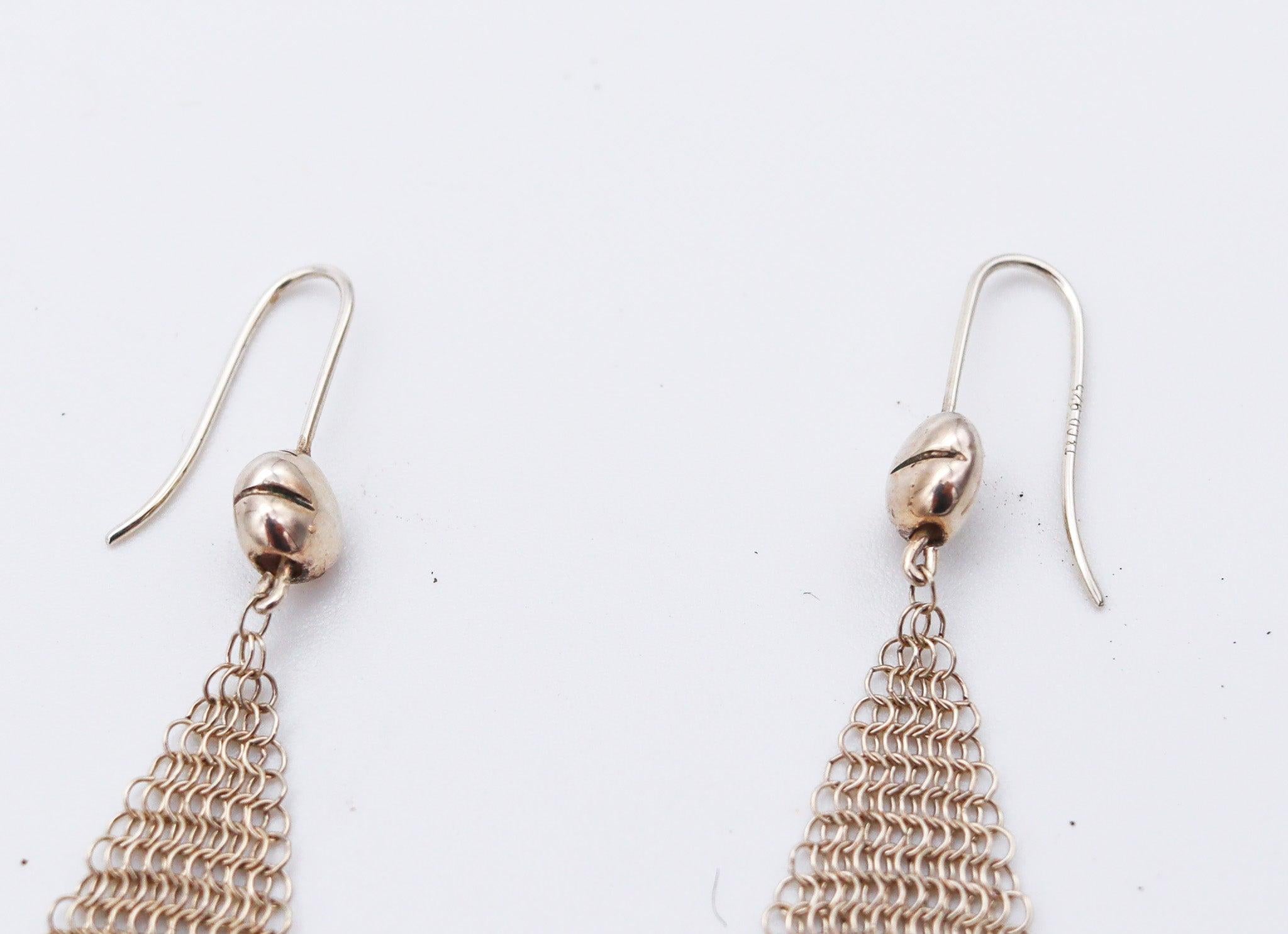 TIFFANY & CO. 1980 By Elsa Peretti Dangle Mesh Earrings In .925 Sterling Silver In Excellent Condition In Miami, FL