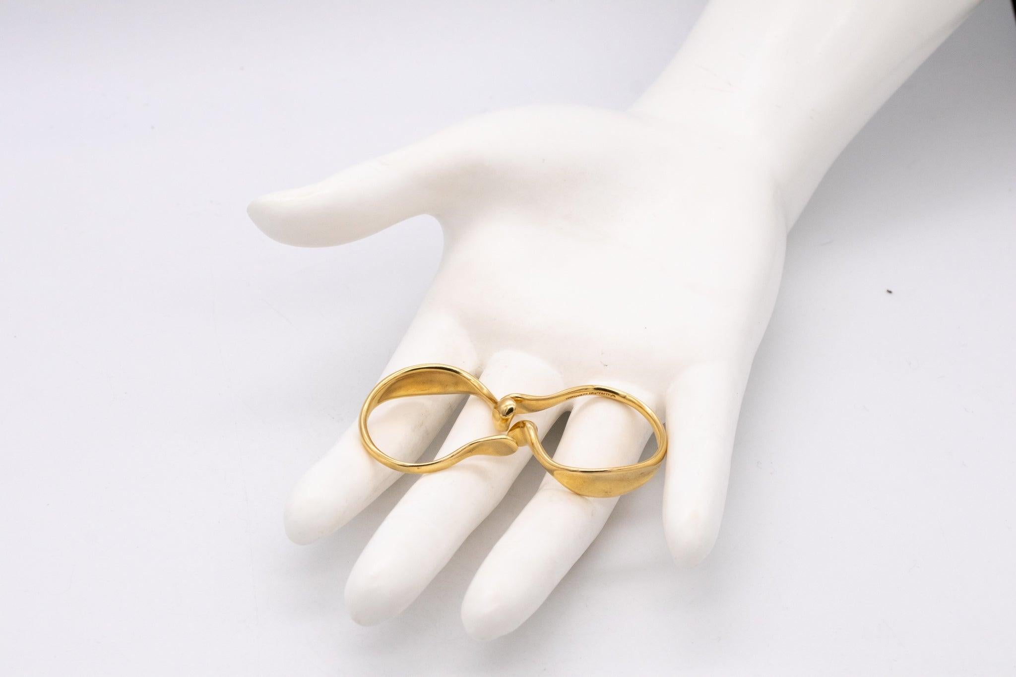 TIFFANY & CO. 1980 von Elsa Peretti Seltene Lilien Hoops Ohrringe aus massivem 18Kt Gold im Angebot 2