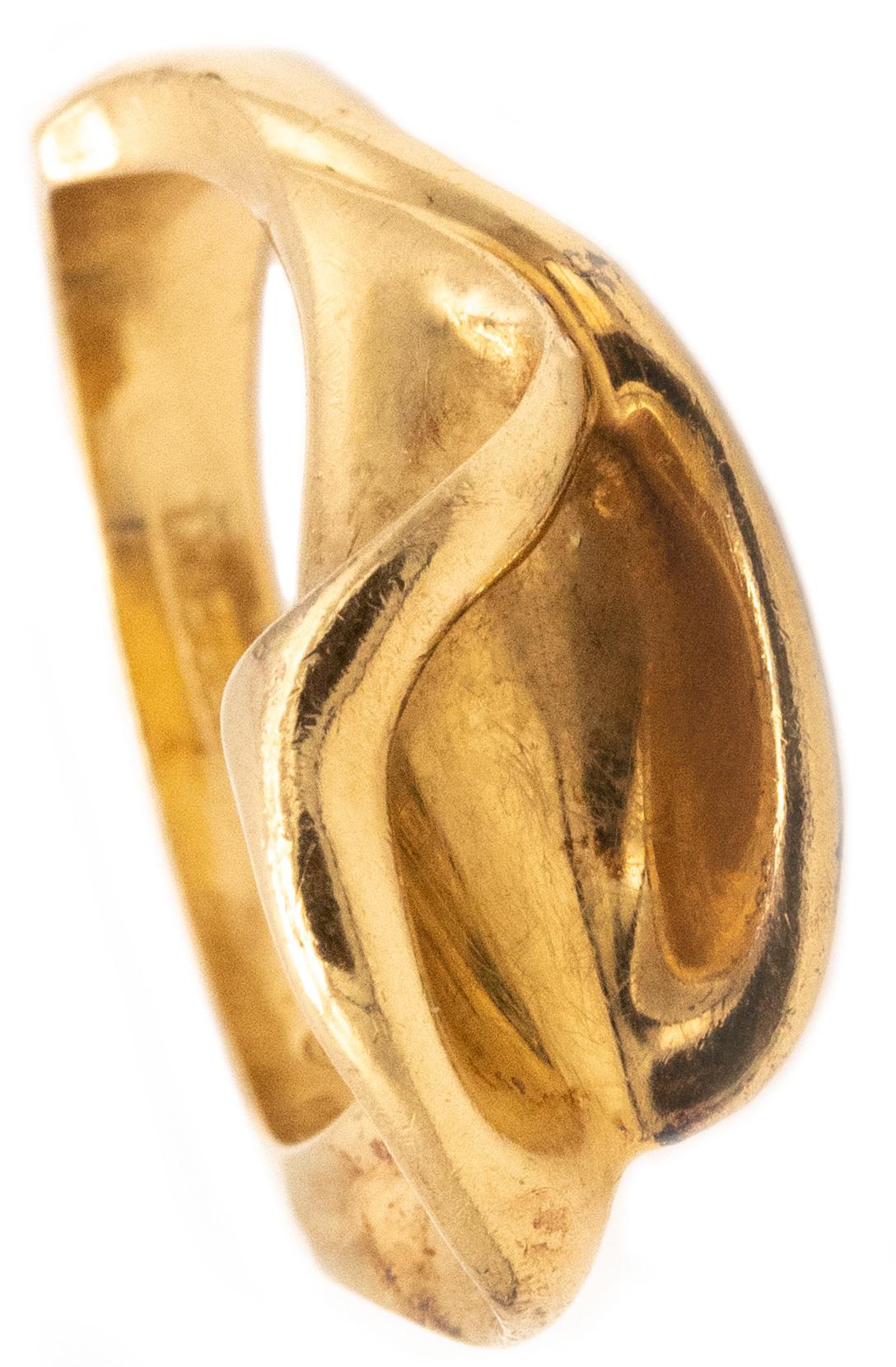 Modernist Tiffany Co. 1980 by Elsa Peretti Sculptural Calla Lily Ring in 18Kt Yellow Gold For Sale